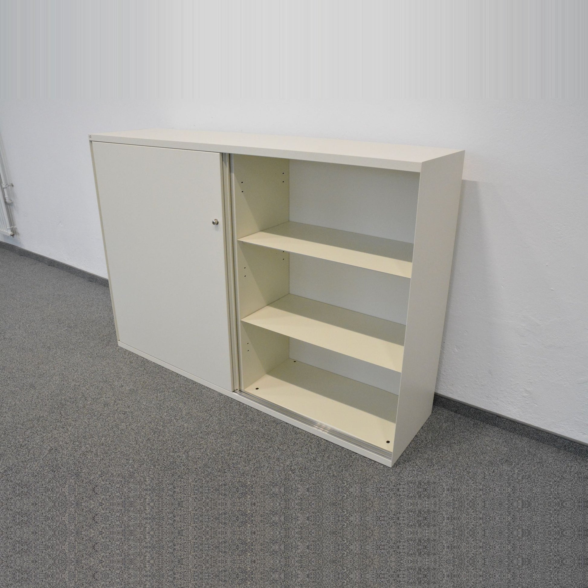 Lista Office One Schiebetür-Aktenschrank 1600mm breit