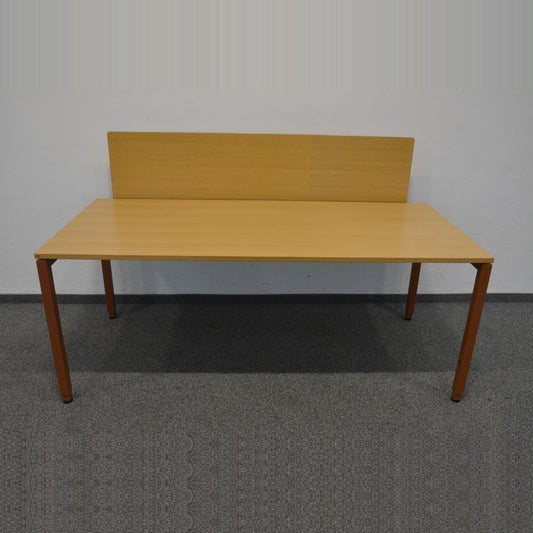 Lista Office Motion Schreibtisch mit Spanplatte Eichenfurnier plus Tischtrennwand