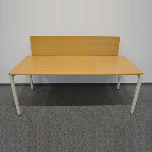 Lista Office Motion Schreibtisch mit Spanplatte Eichenfurnier plus Tischtrennwand