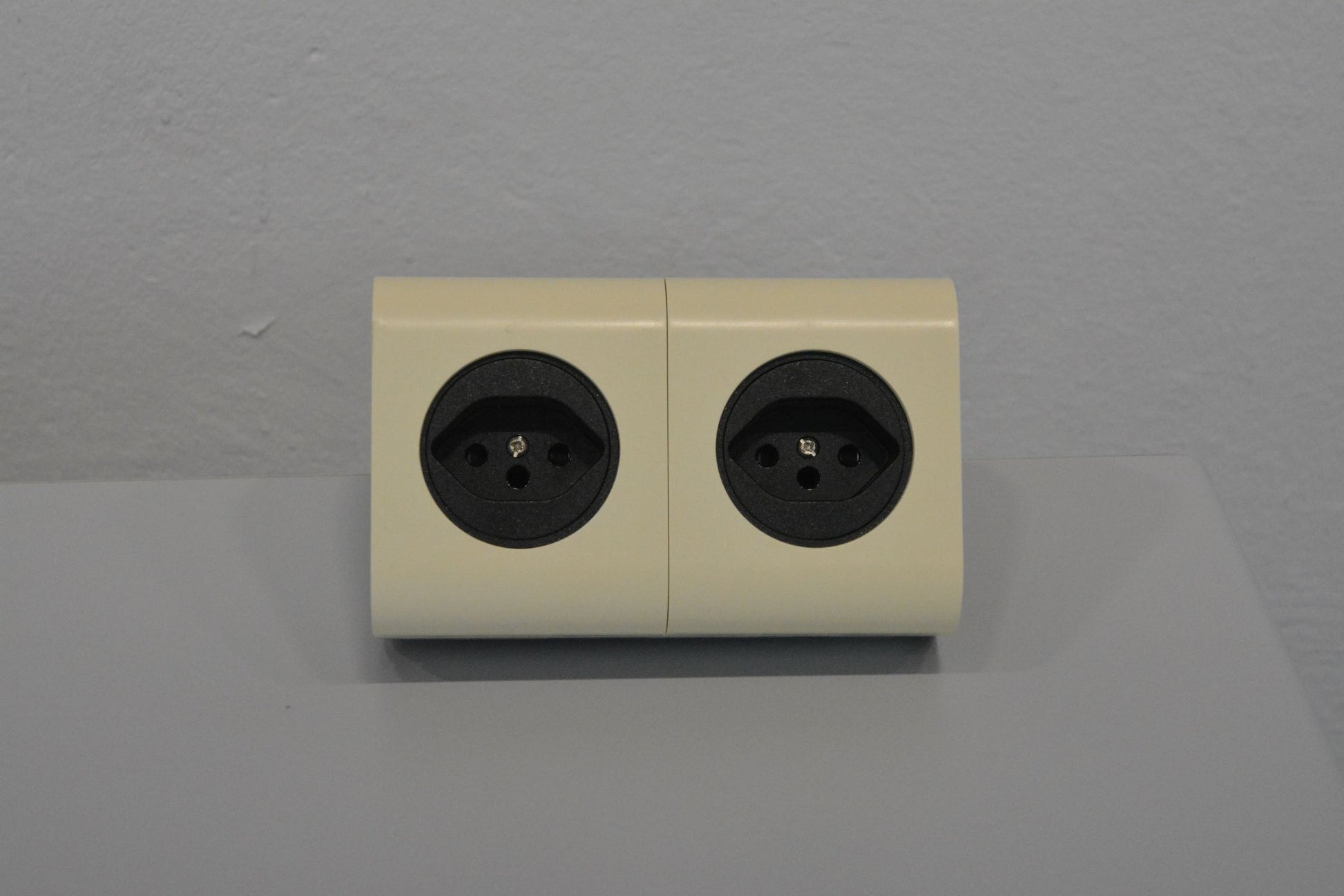 Steelcase One Mehrfachstecker mit 2 Stromanschlüssen
