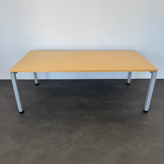 Denz D3 Schreibtisch mit Tischplatte aus MDF mit Ahornfurnier