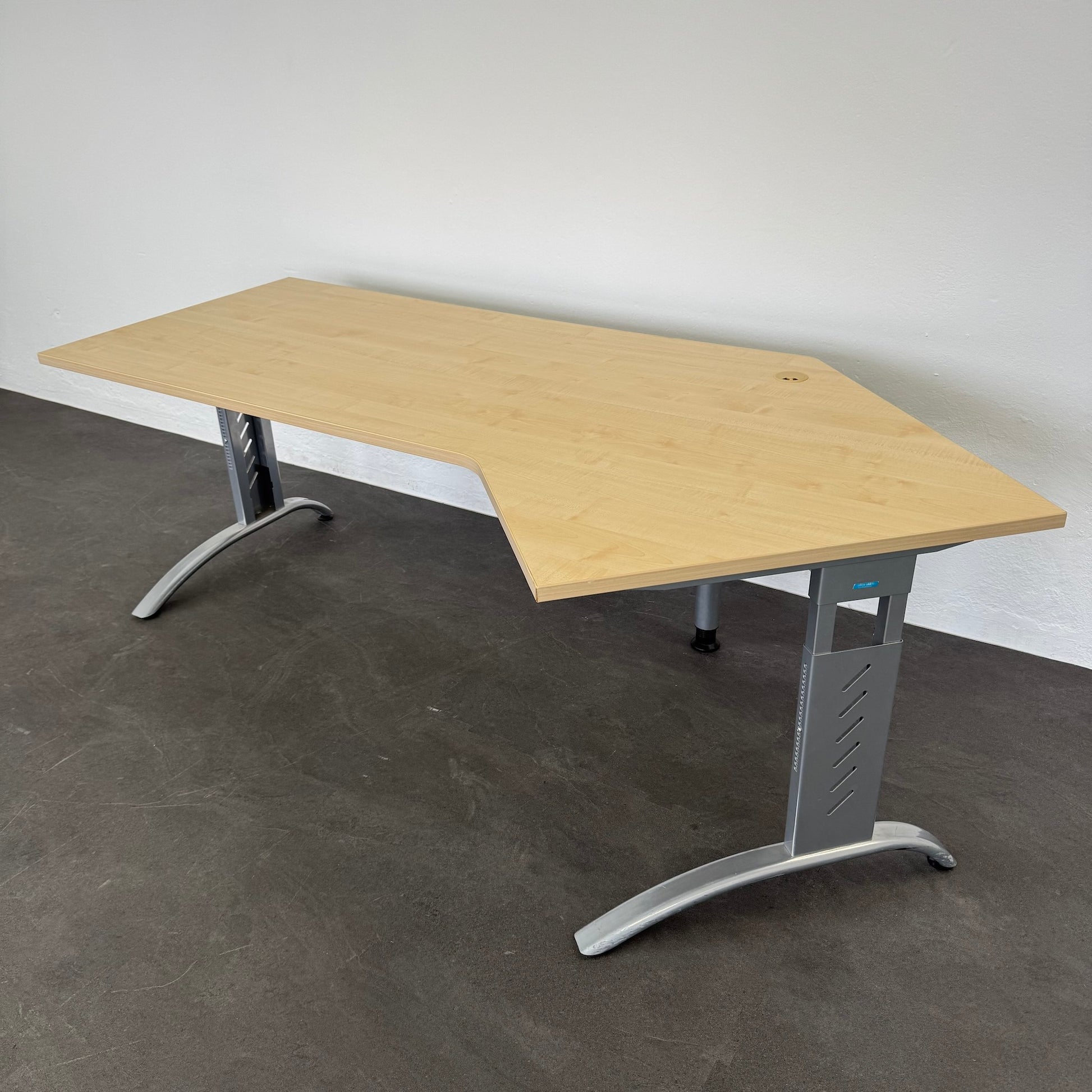 Hammerbacher MyTable F Schreibtisch mit Silbergrauem Tischgestell