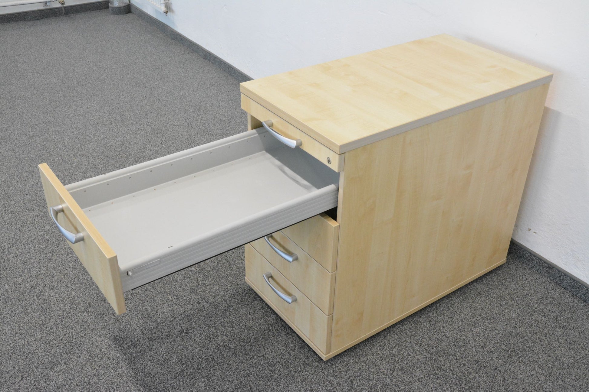 Hammerbacher Solid Beistell-Korpus mit Schublade oben offen