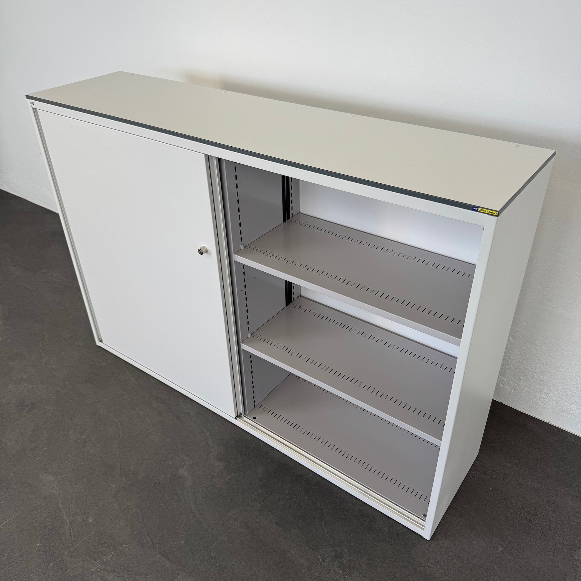 Lista Storage Schiebetür-Aktenschrank offen rechts