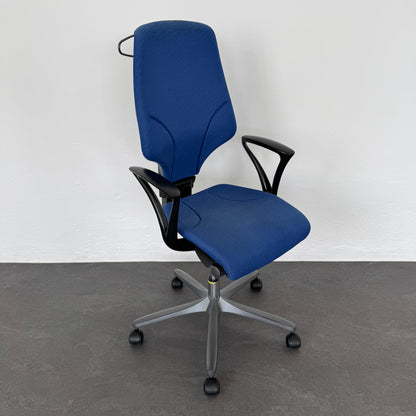 Giroflex G64 Bürodrehstuhl mit Armlehnen und Kleiderbügel - 6034604
