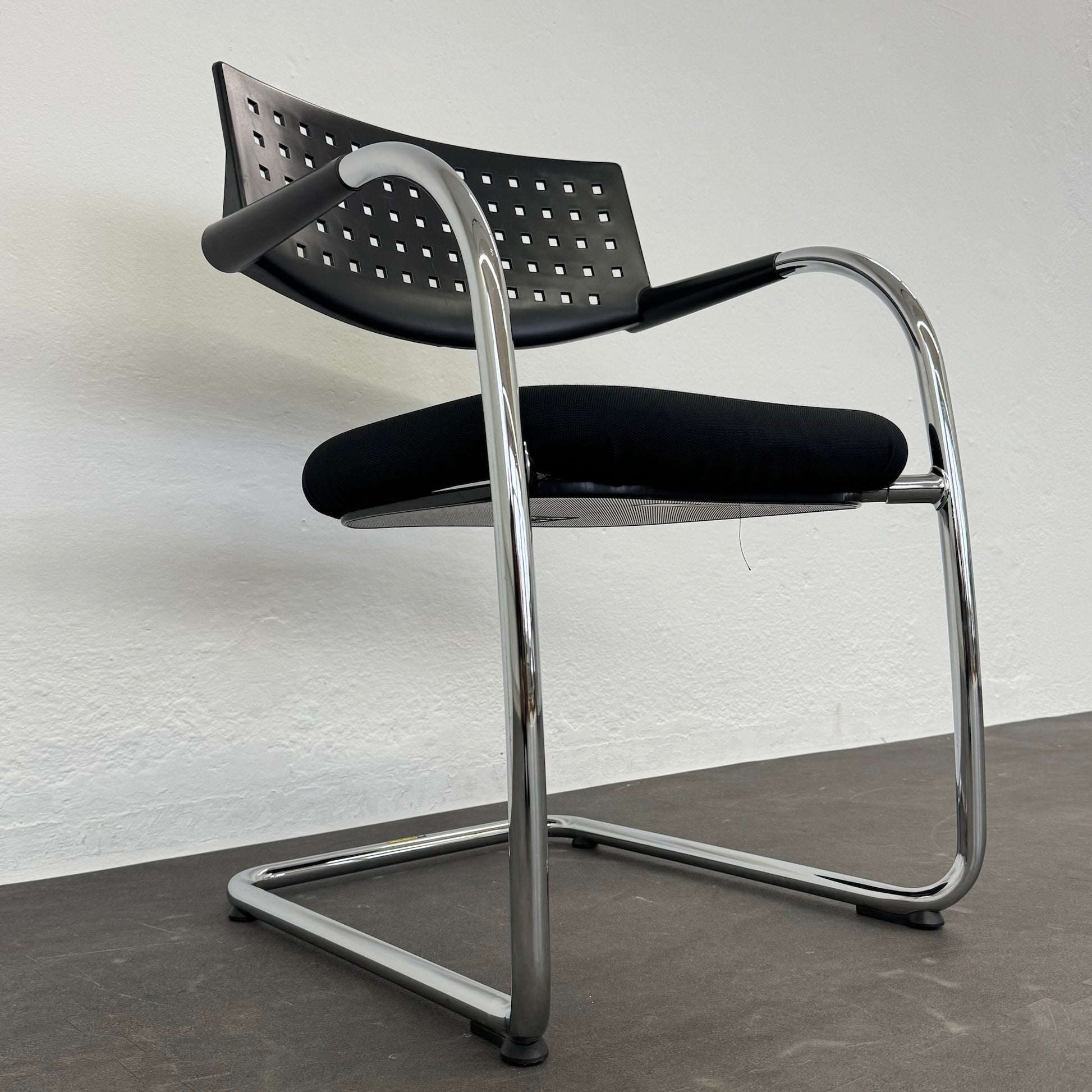 Vitra Visavis Freischwinger seitliche Ansicht von unten links - 6034643
