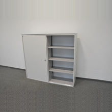 Laden Sie das Bild in den Galerie-Viewer, Lista Office Storage Schiebetür-Aktenschrank für 4 Ordner-Reihen 1600mm breit - mit Schlüssel Metall Weiss