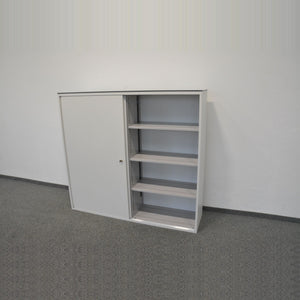 Lista Office Storage Schiebetür-Aktenschrank für 4 Ordner-Reihen 1600mm breit - mit Schlüssel Metall Weiss
