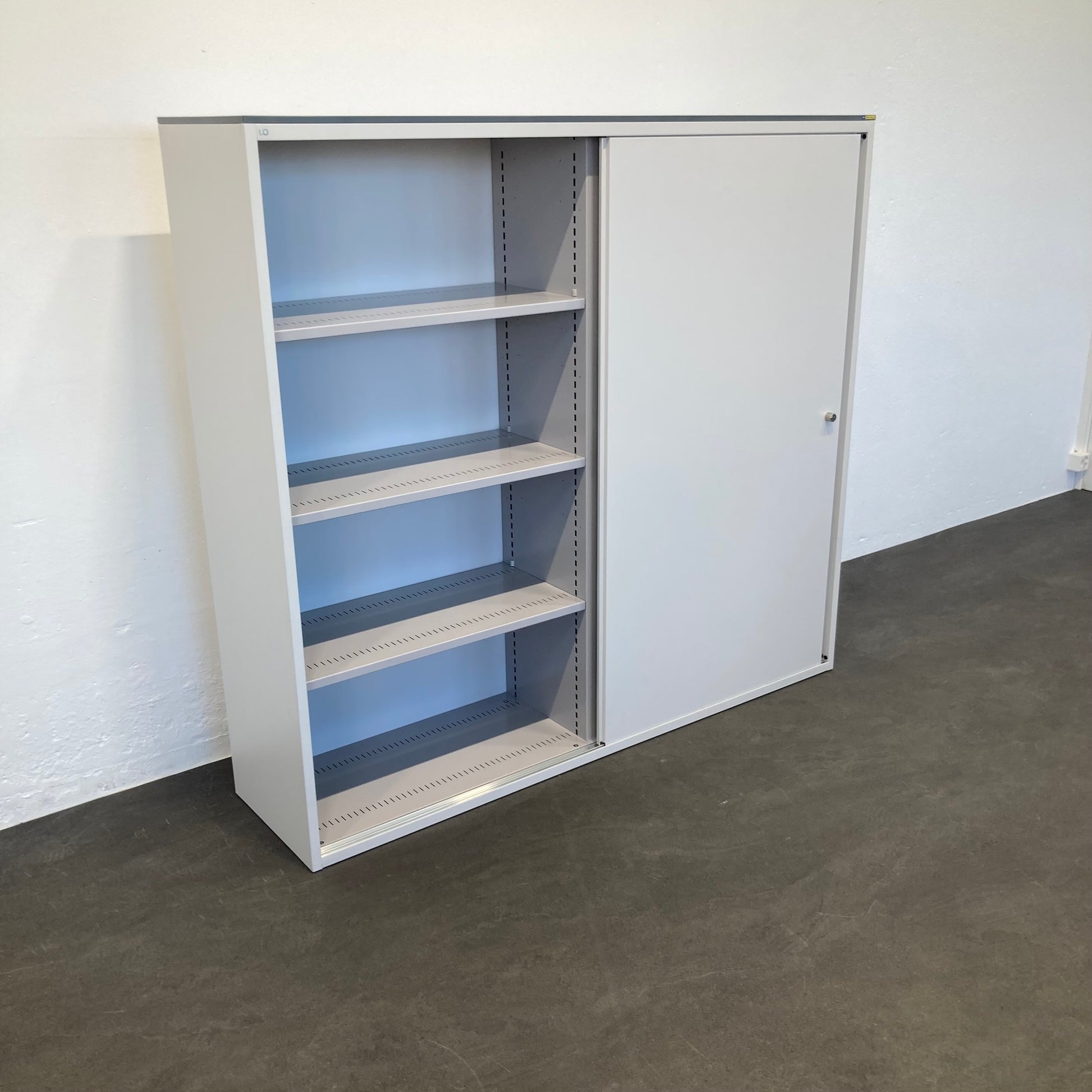 Lista Office LO Storage Schiebetür-Aktenschrank mit 6 verstellbaren Fachböden - 6034793