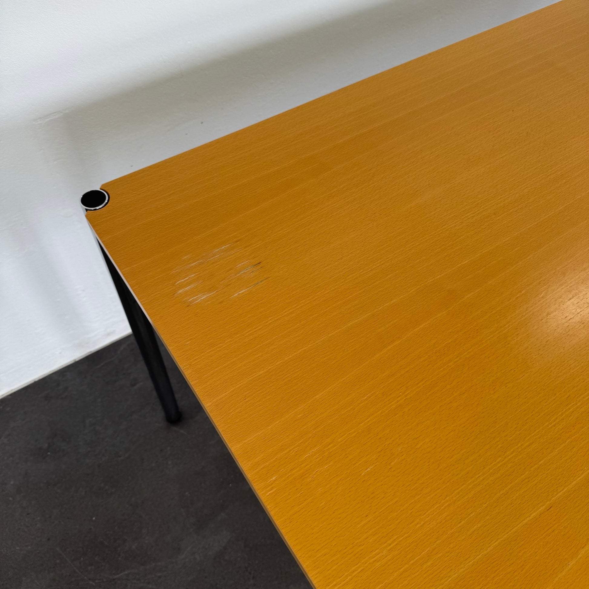 Ergodata Multi Desk Rondo Sitzungstisch Detailfoto Tischplatte