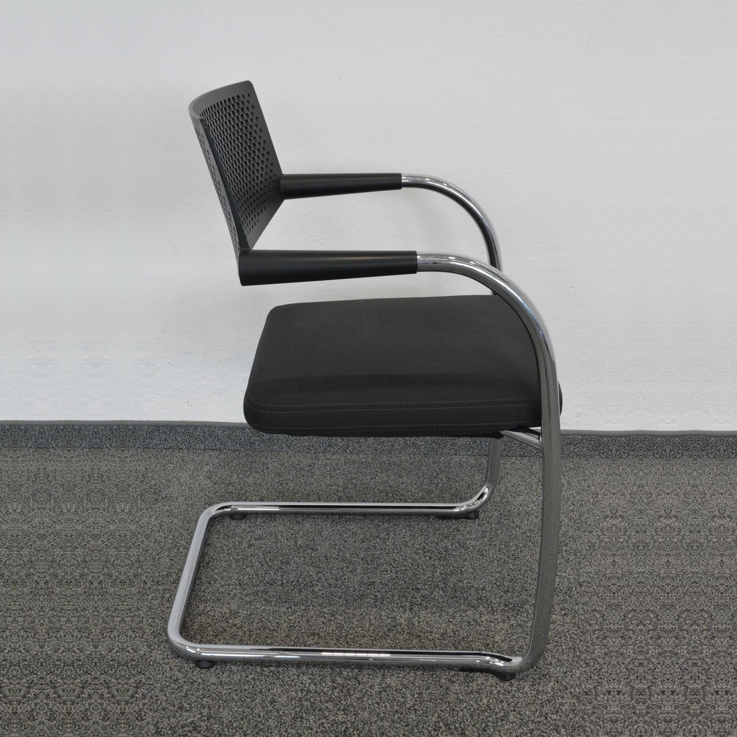 Vitra Visavis 2 Freischwinger mit Rückenschale Schwarz