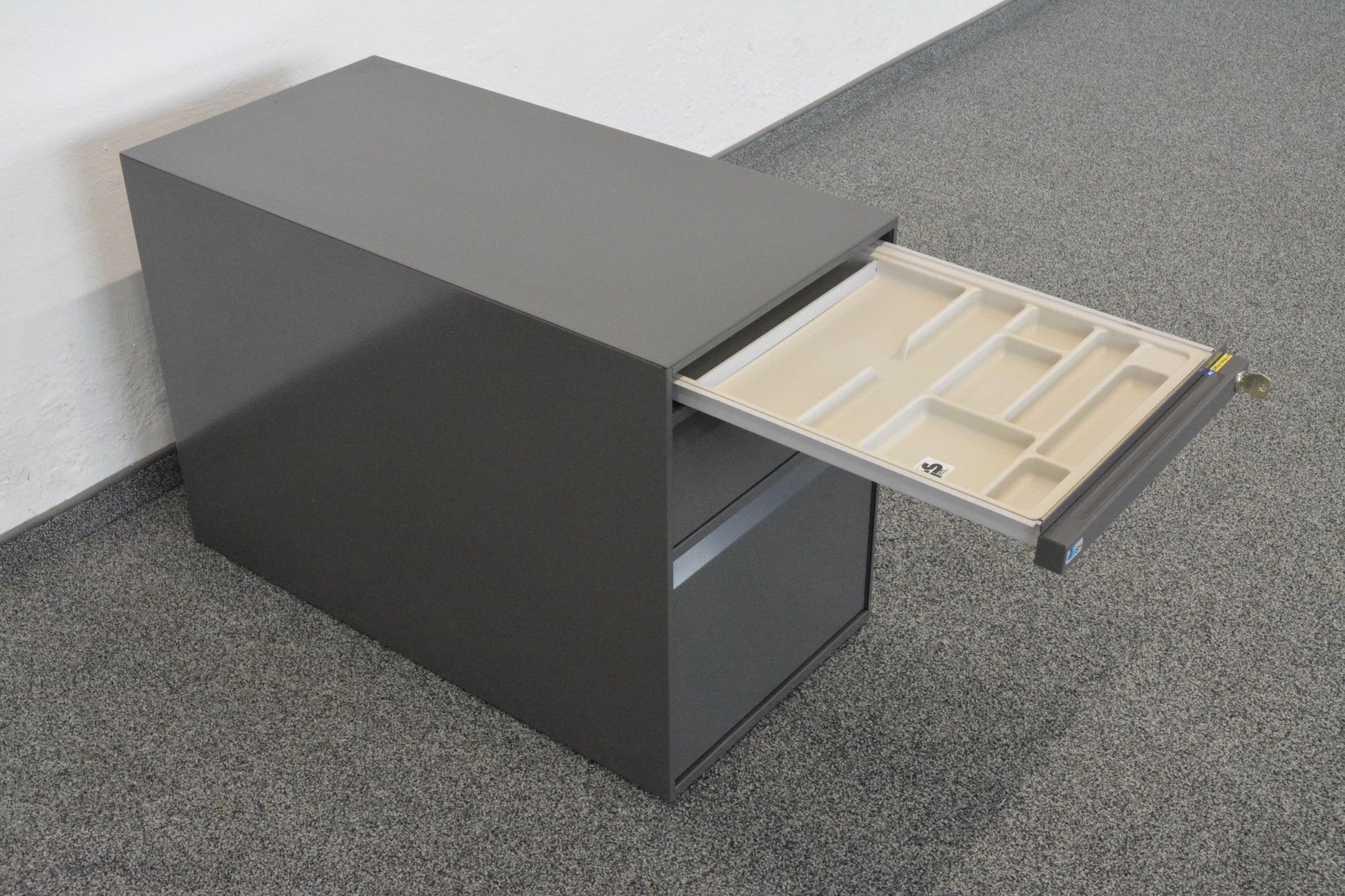 Lista Office Serie L Unterstell-Korpus mit Materialschale offen