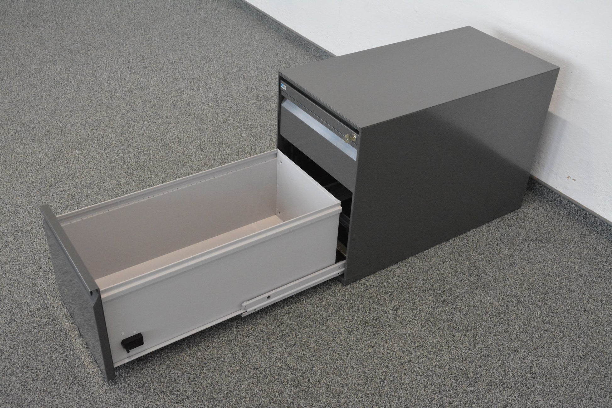 Lista Office Serie L Unterstell-Korpus mit HR-Auszug offen