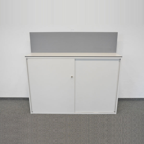 Lista Office LO Storage Schiebetür-Aktenschrank mit Akkustik-Aufbau