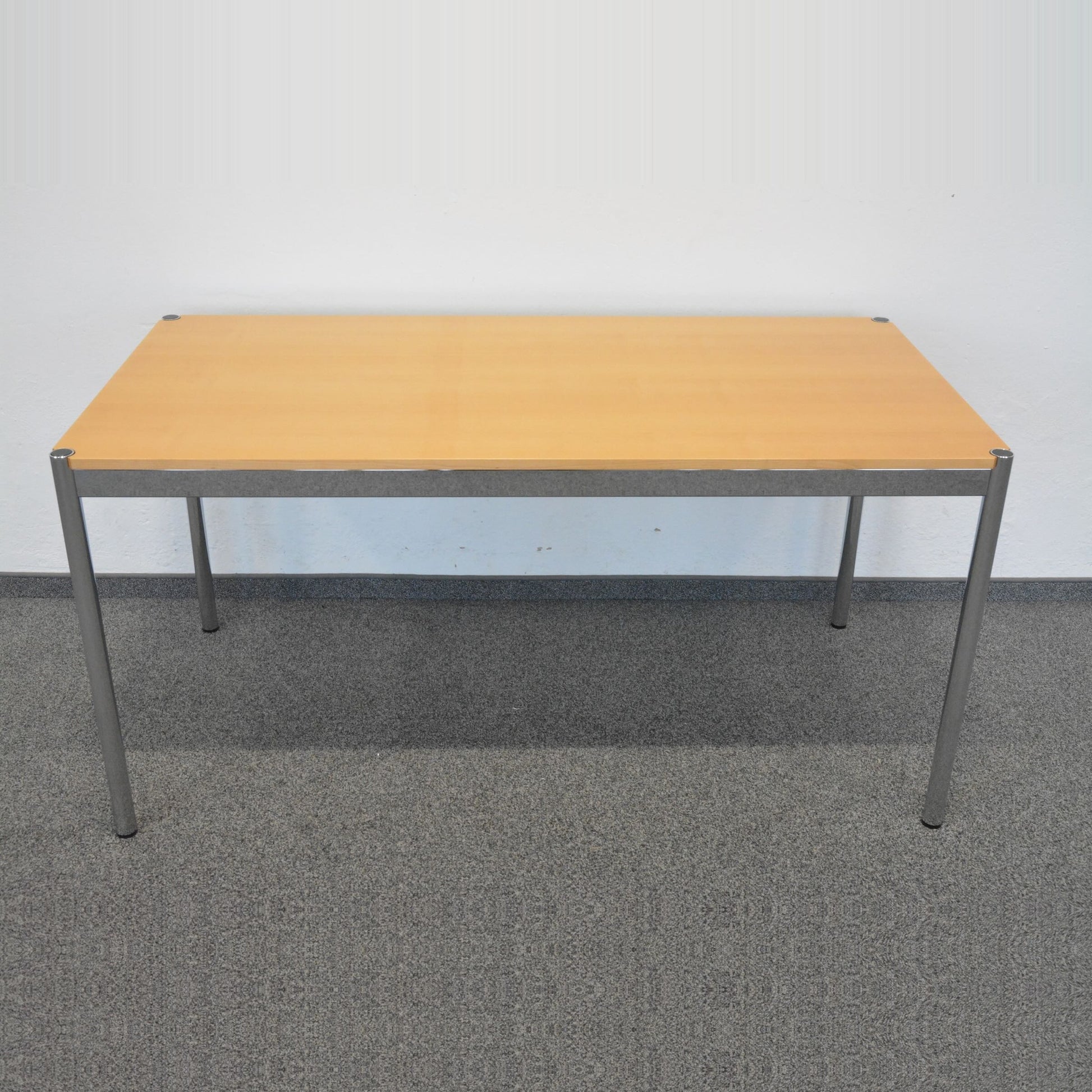 USM Haller Classic Schreibtisch 1500 x 750 mm