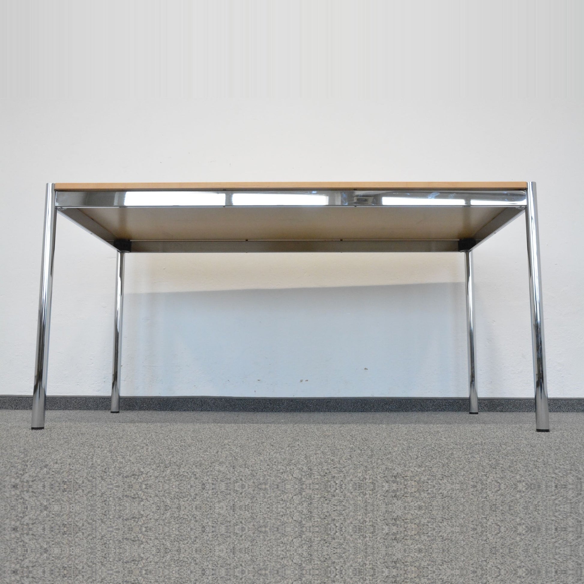 USM Haller Classic Schreibtisch Ansicht von unten