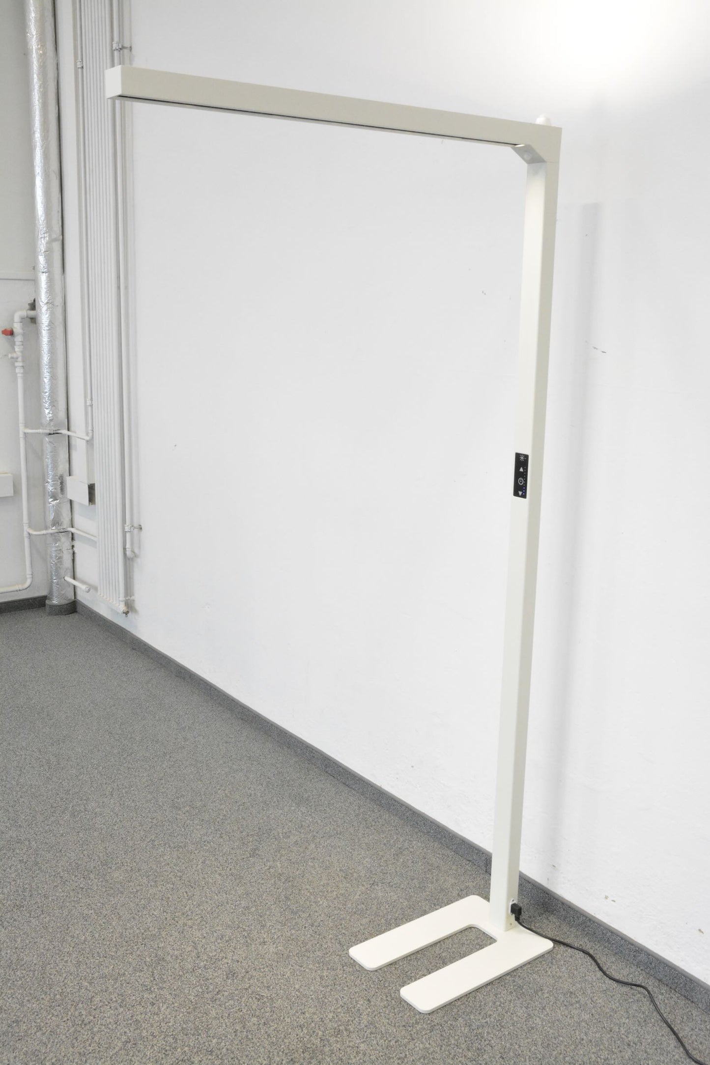 MyLight Slim LED Stehleuchte aus Metall in Weiss