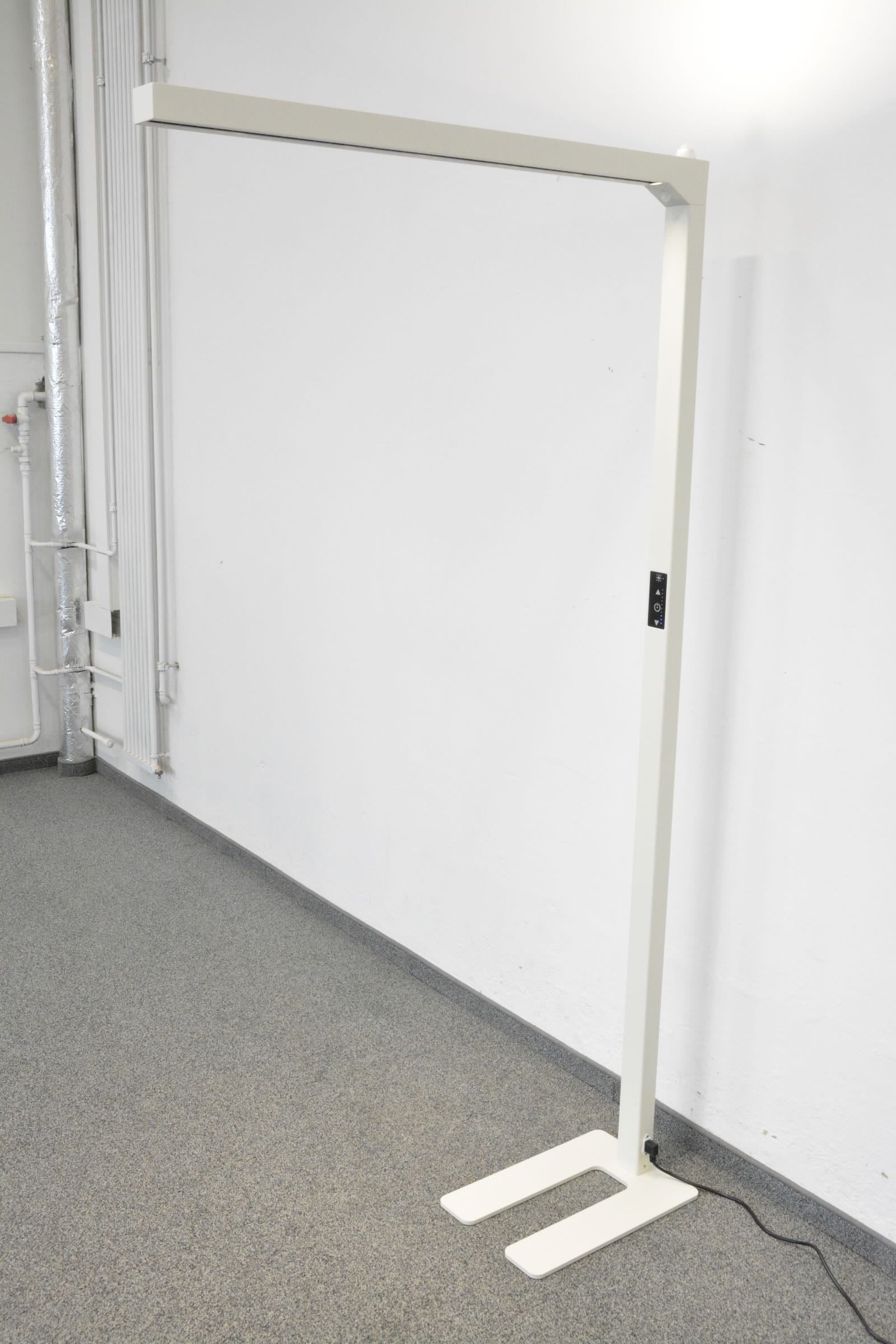 MyLight Slim LED Stehleuchte aus Metall in Weiss