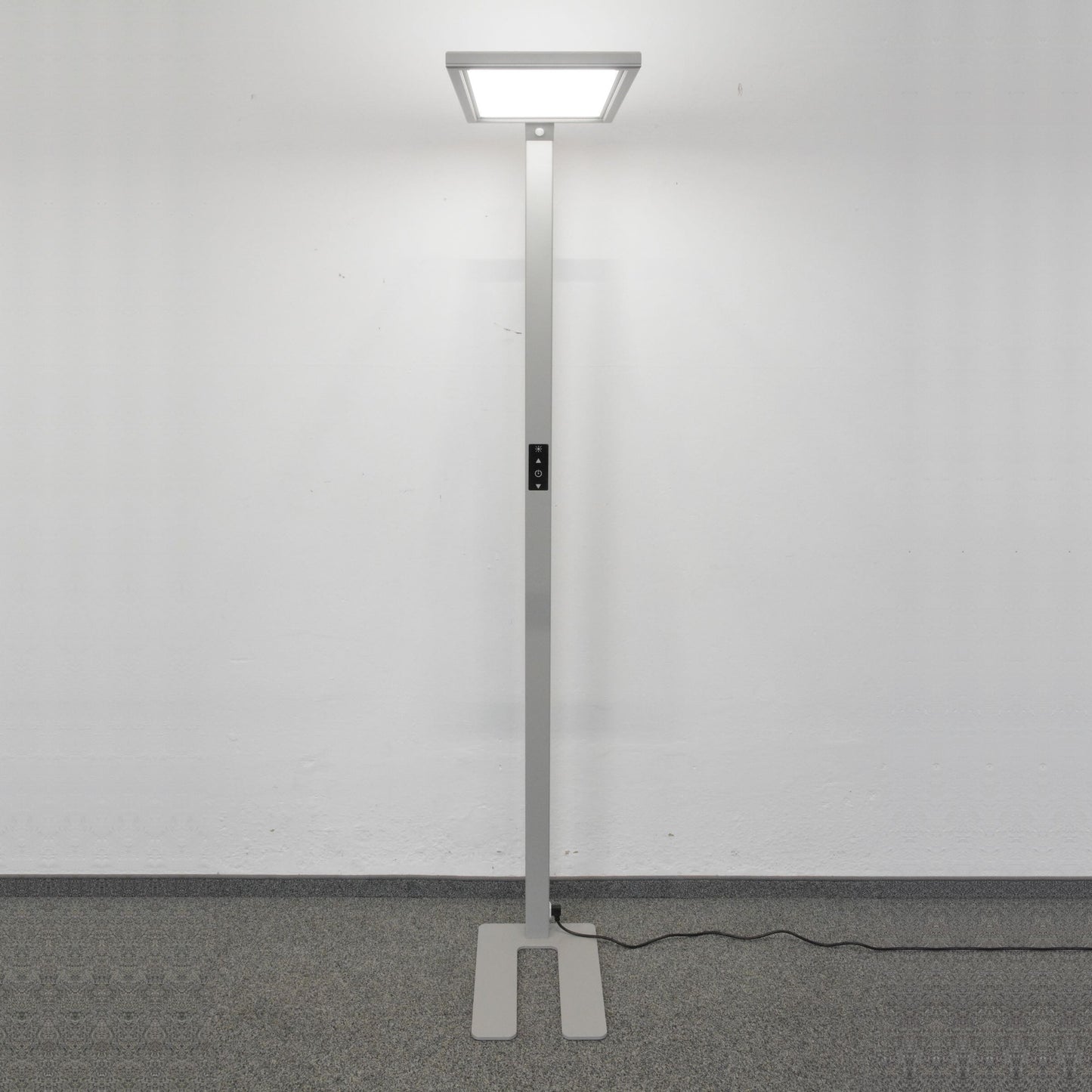 MyLight Classic LED Stehleuchte aus Metall in Silbergrau