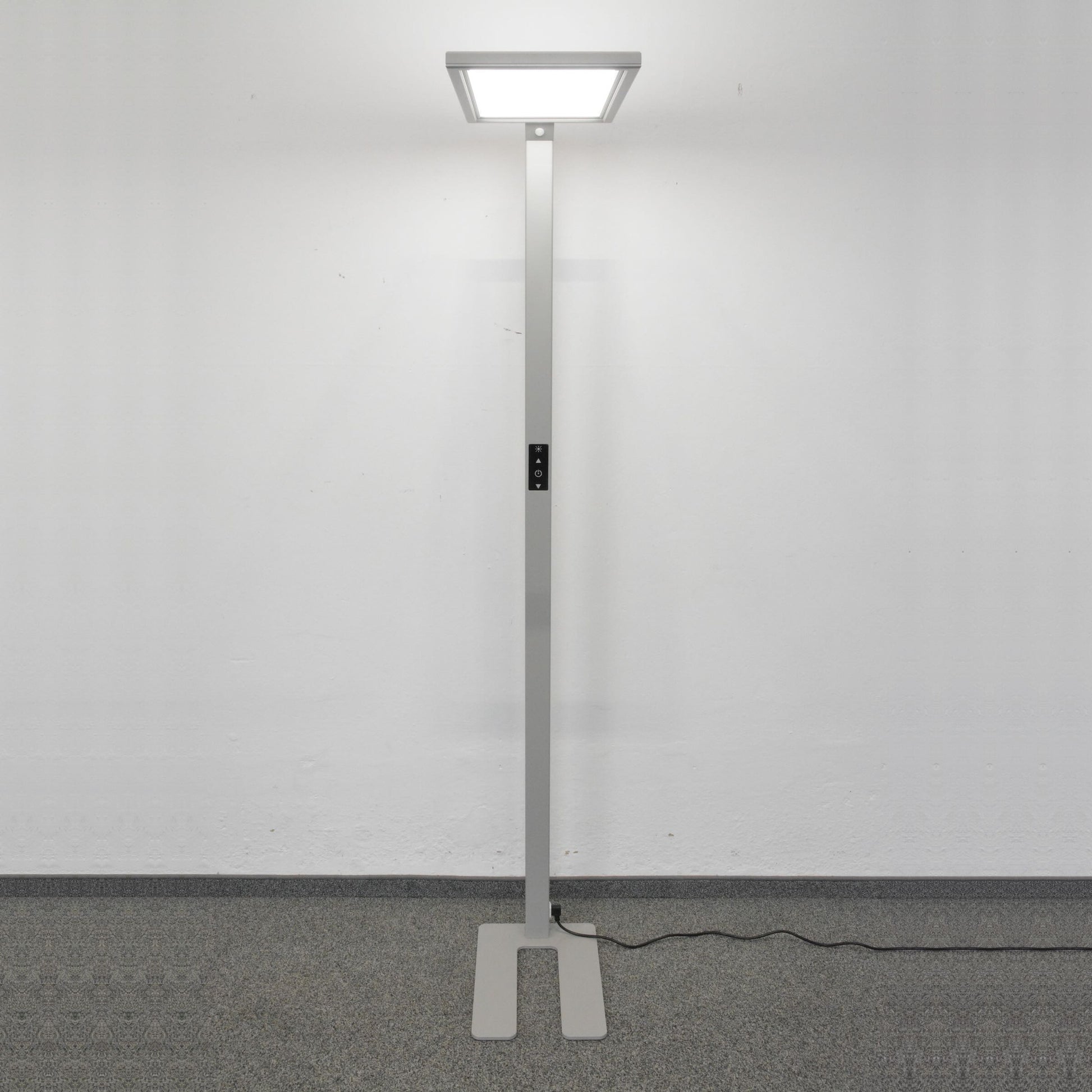 MyLight Classic LED Stehleuchte aus Metall in Silbergrau