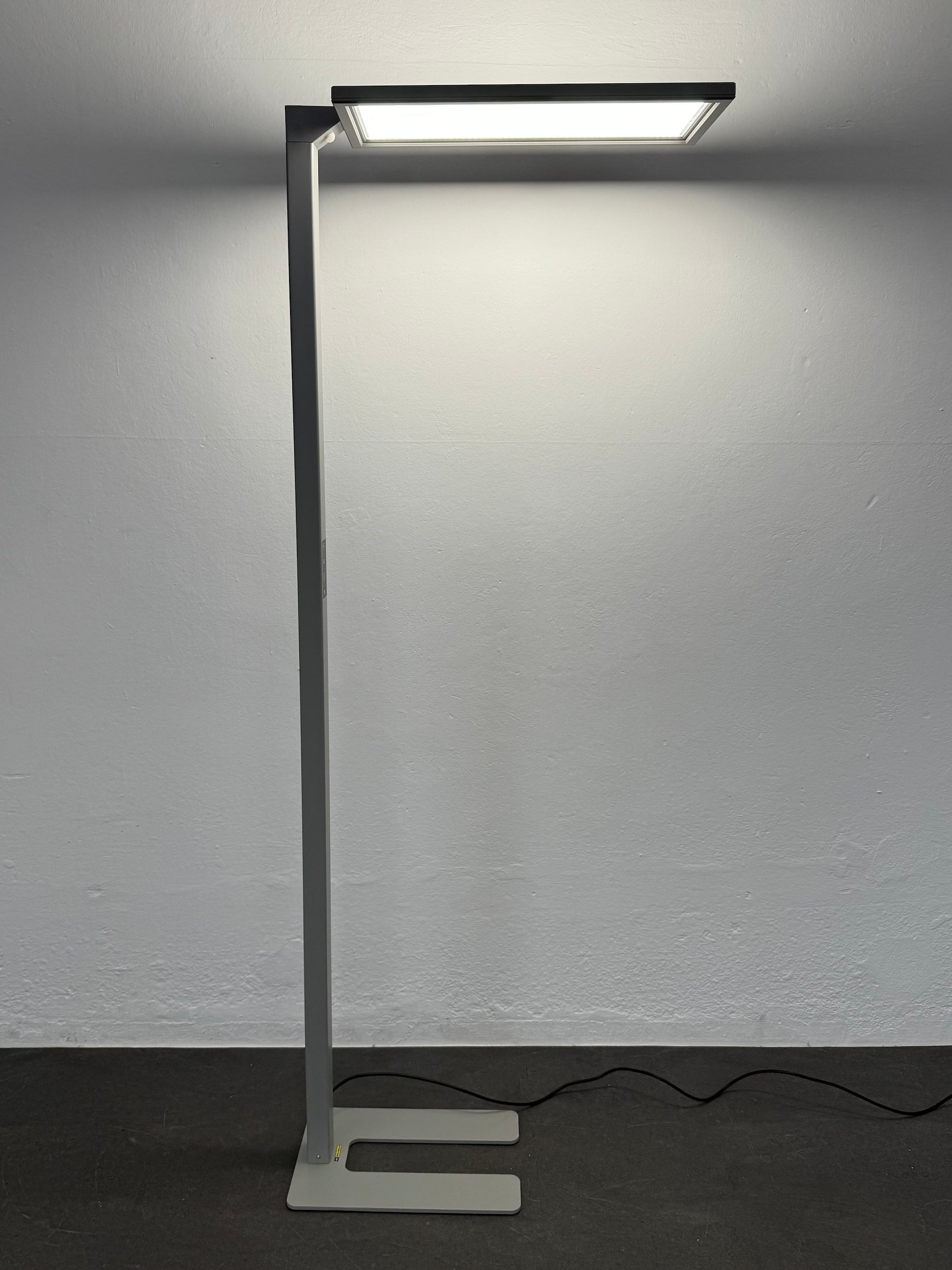MyLight Classic LED Stehleuchte aus Metall in Silbergrau - 6035367
