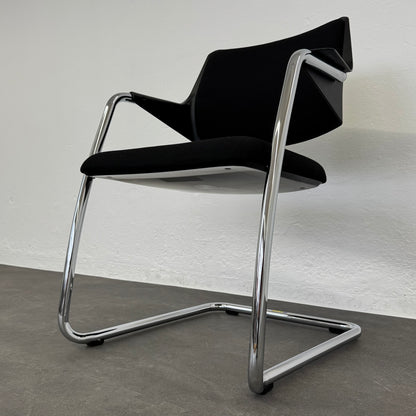 Girsberger 3300 Freischwinger seitliche Ansicht von rechts unten - 6035621