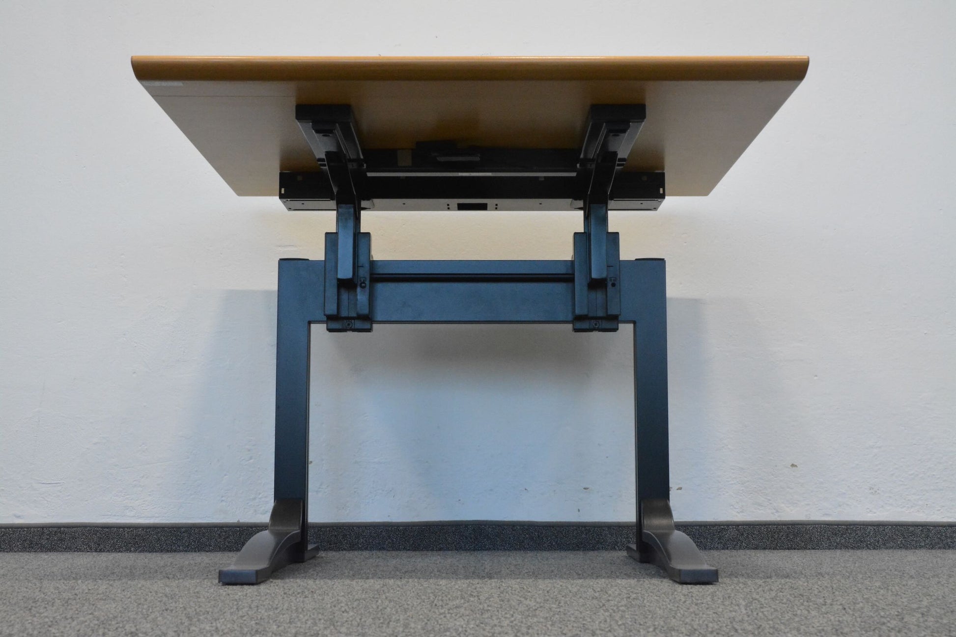 Elan Euroffice Schreibtisch Ansicht von unten