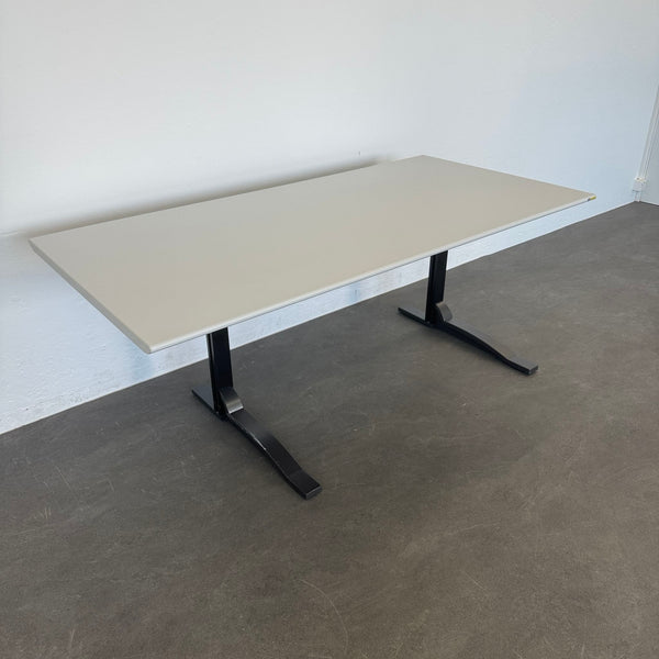 Elan Euroffice Schreibtisch 1600 x 800mm - Lichtgrau