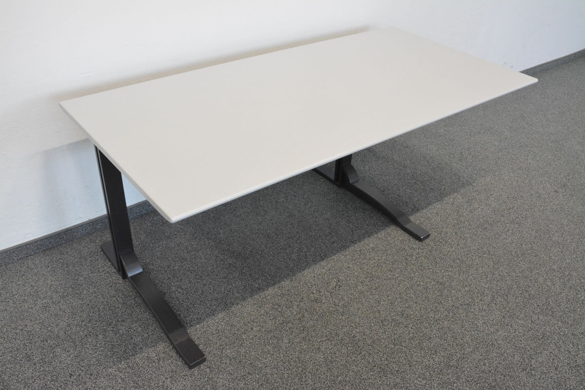 Elan Euroffice Schreibtisch 1600 x 800mm - Lichtgrau