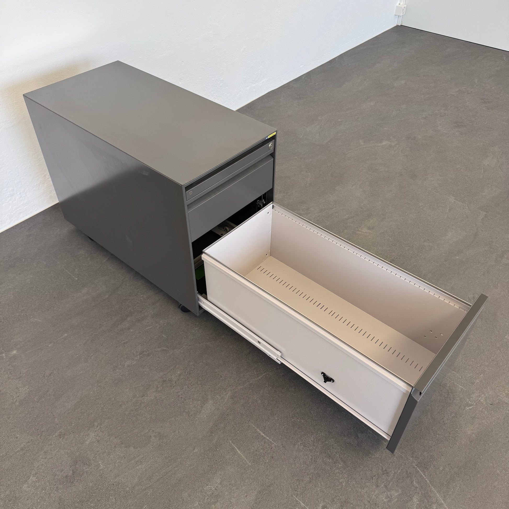 Lista Office Serie L Roll-Korpus mit Hängeregisterauszug offen