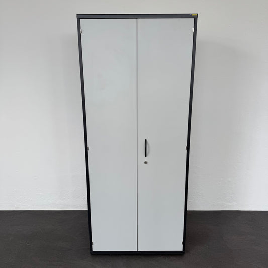 Elan Euroffice Flügeltür-Aktenschrank Spanplatte Anthrazit und Lichtgrau