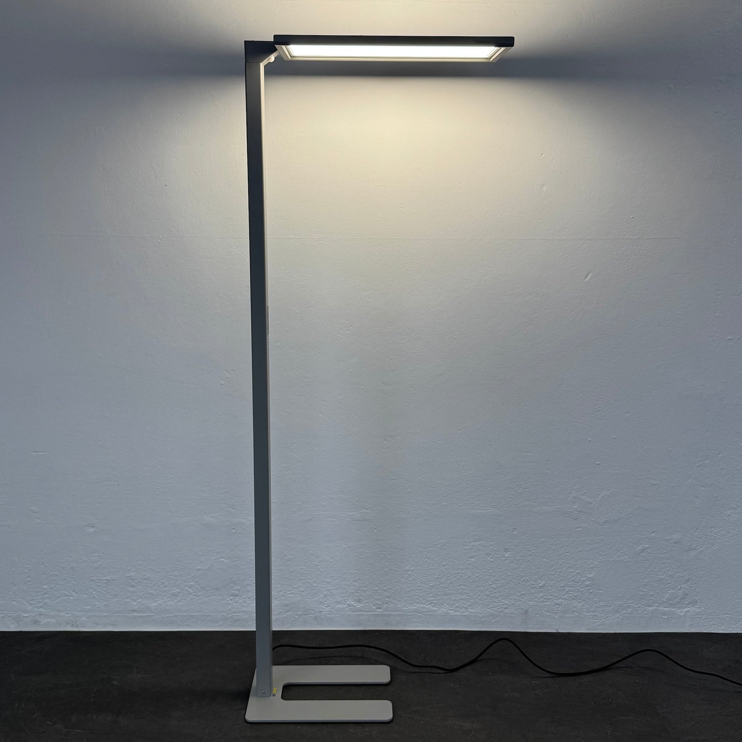MyLight Classic LED Stehleuchte aus Metall in Silbergrau - 6035783