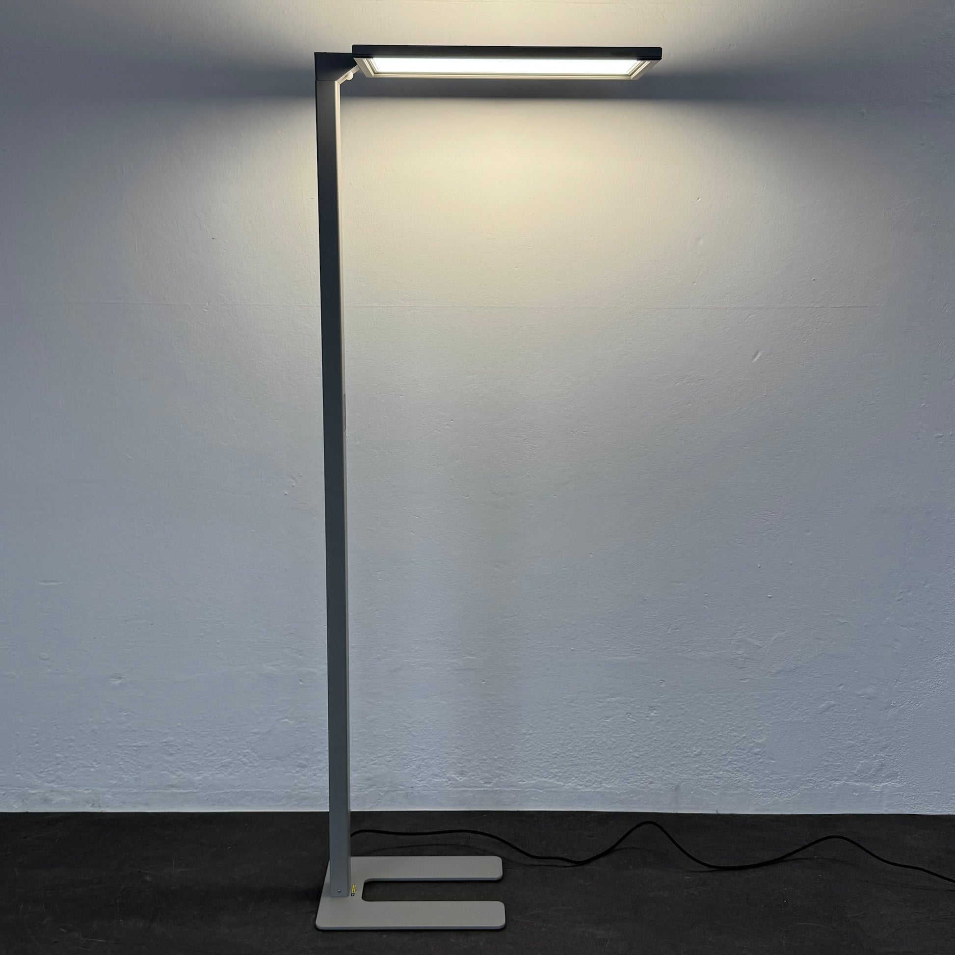 MyLight Classic LED Stehleuchte aus Metall in Silbergrau - 6035783