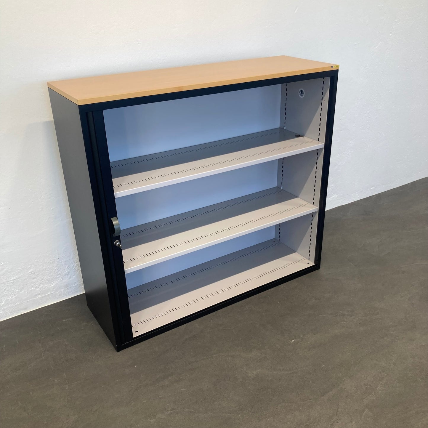 Lista Office Storage Lateralschrank mit 2 Fachböden - 6035905