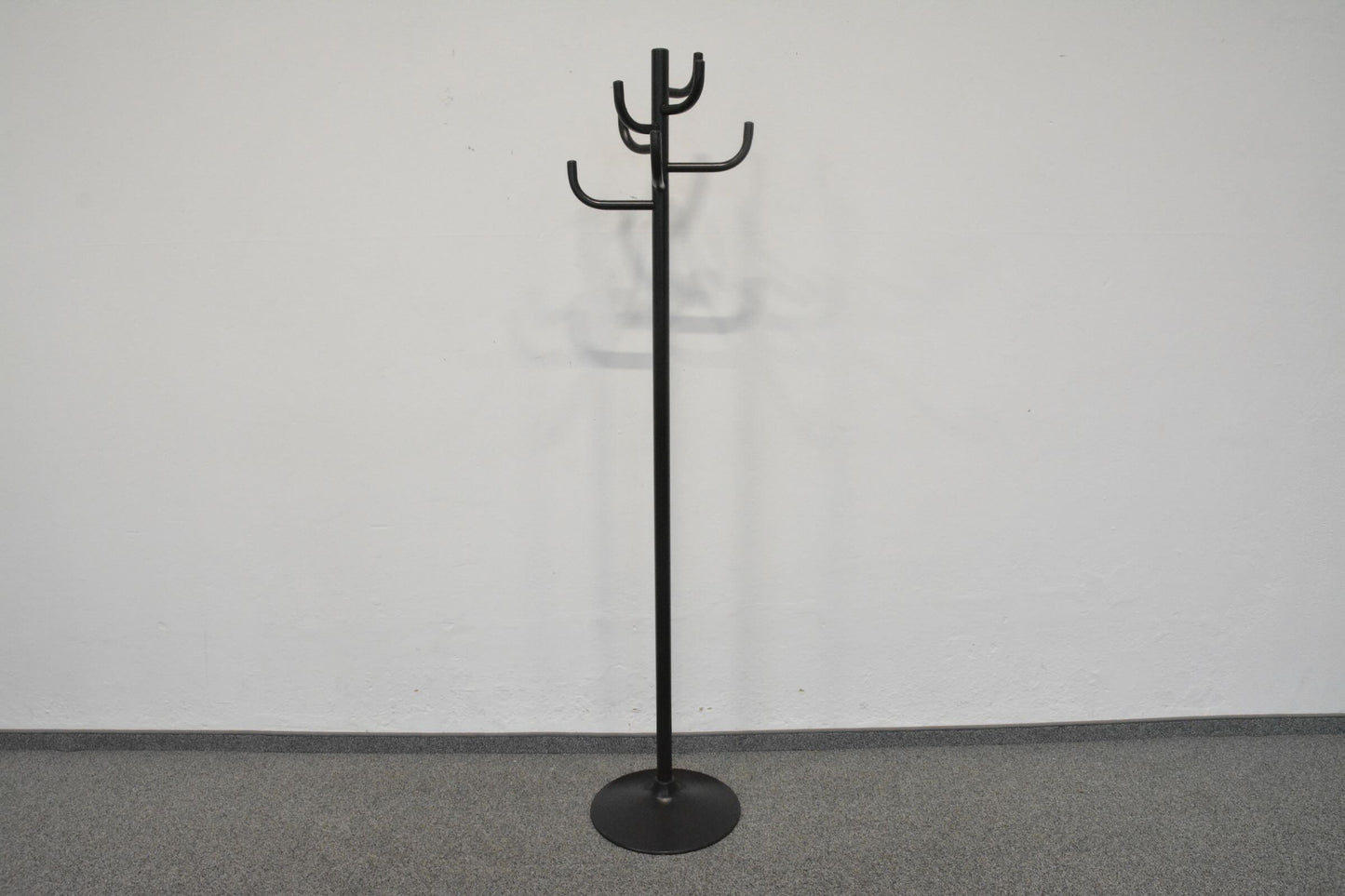 To Design Classic Garderobenständer Metall Schwarz
