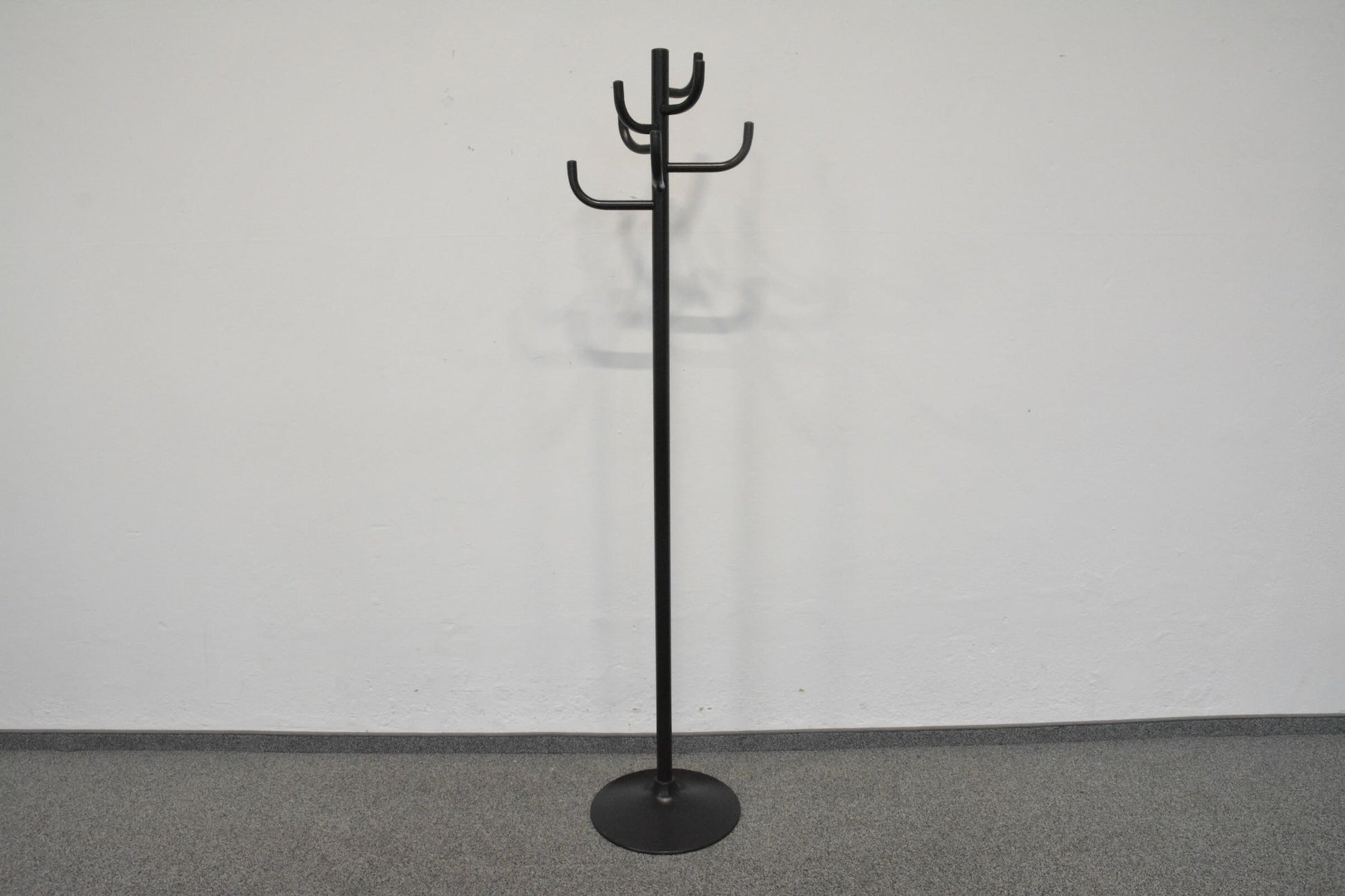 To Design Classic Garderobenständer Metall Schwarz