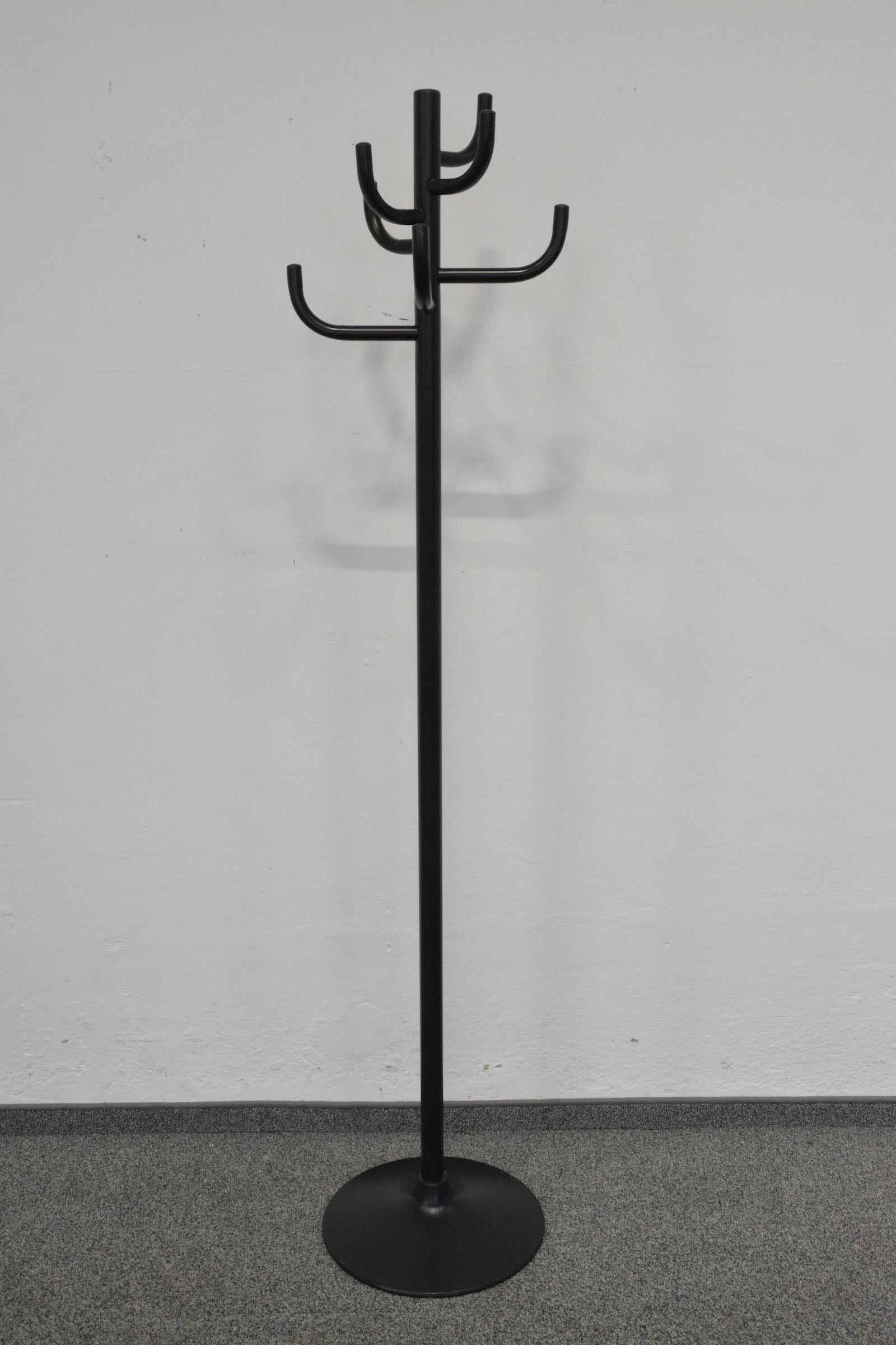 To Design Classic Garderobenständer mit stabilem Standfuss