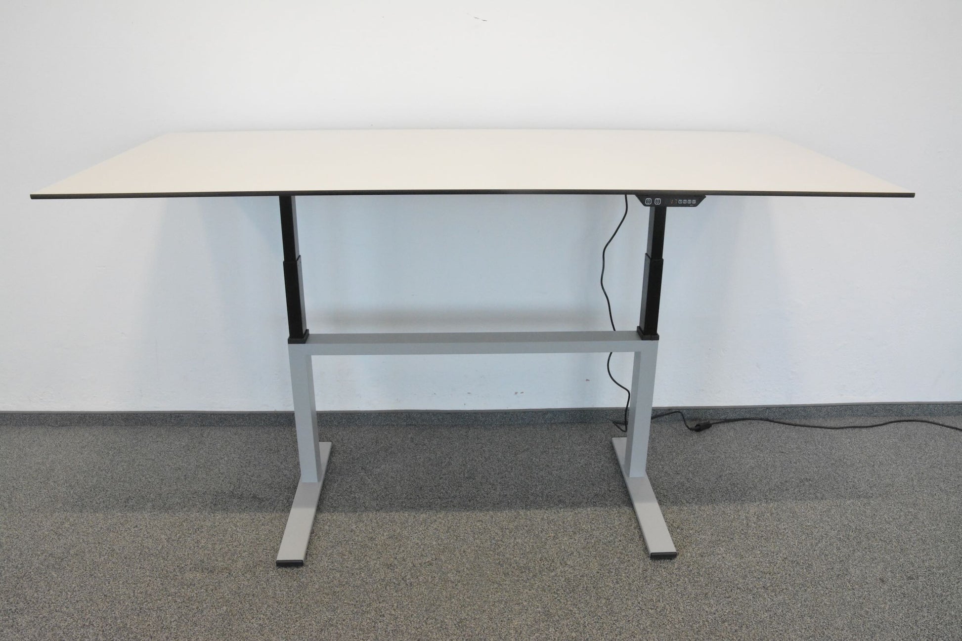 Lista Office LO Choice Sitz-Steh-Schreibtisch mit Vollkern HPL Tischplatte in Weiss