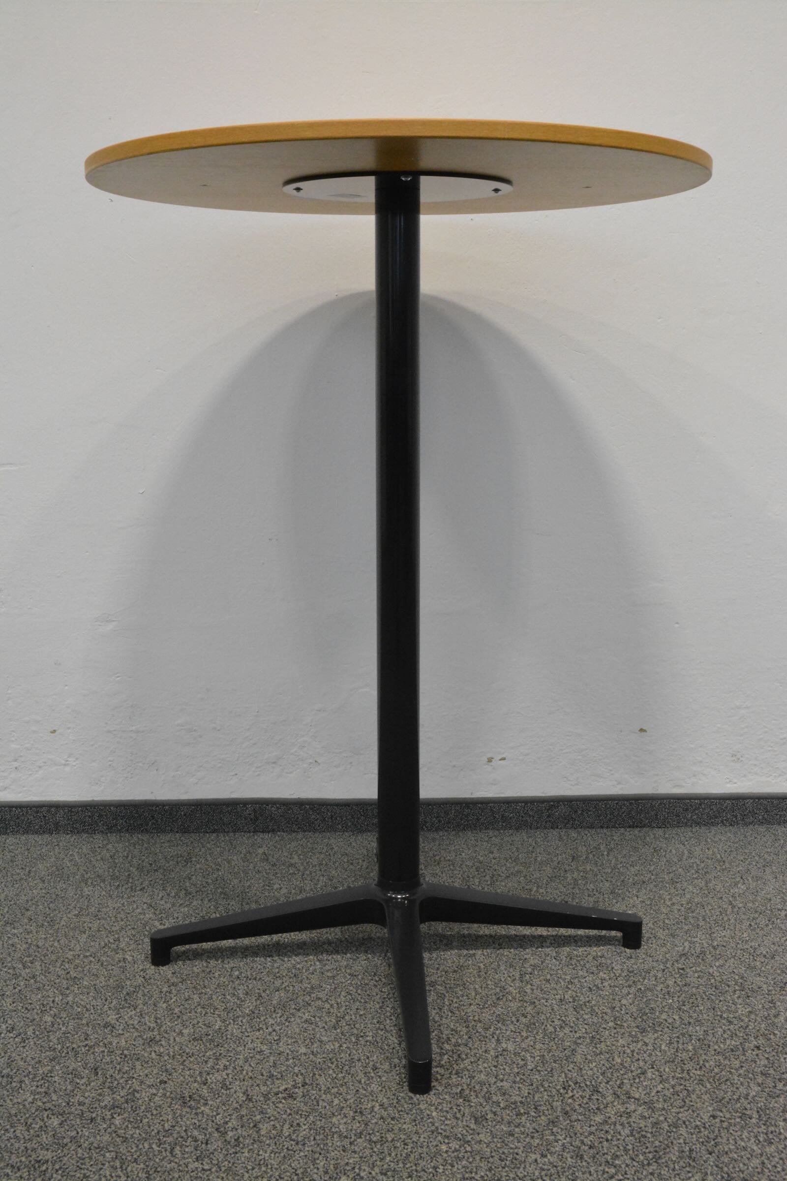 Vitra Bistro Table als Stehtisch Ansicht von unten