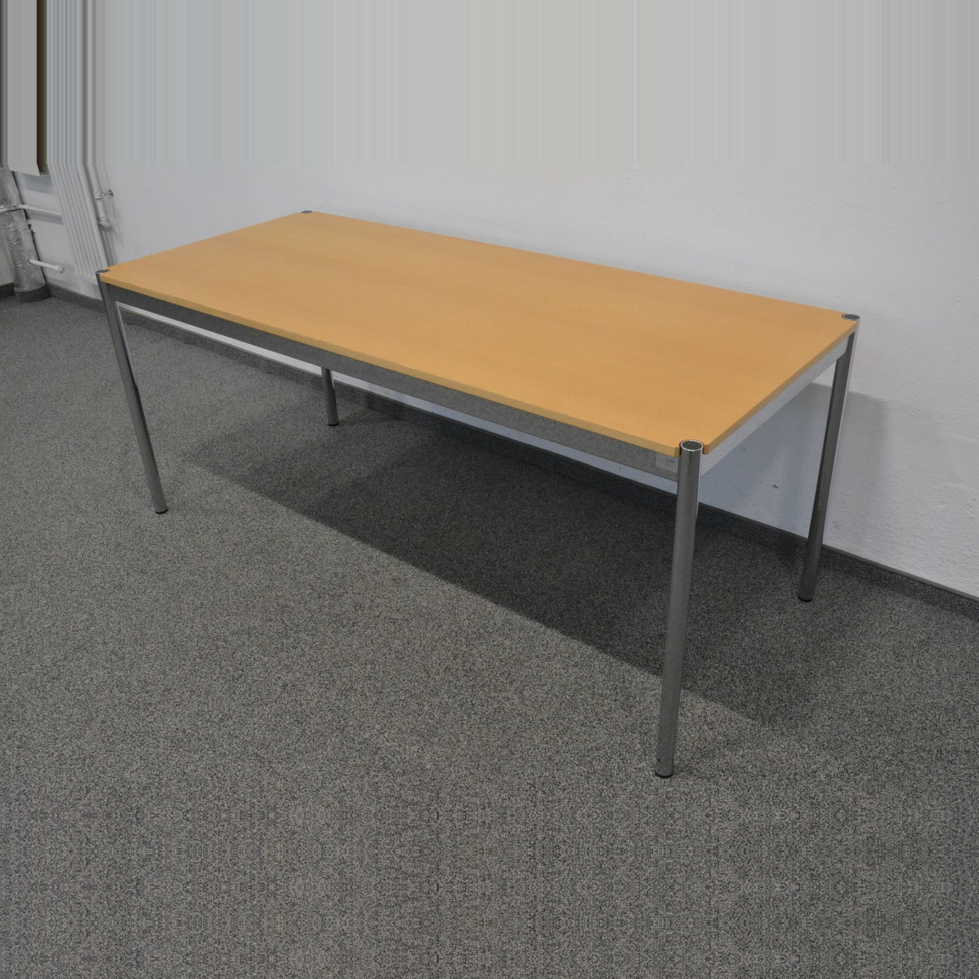 USM Haller Classic Schreibtisch mit Gestell chrom glanz