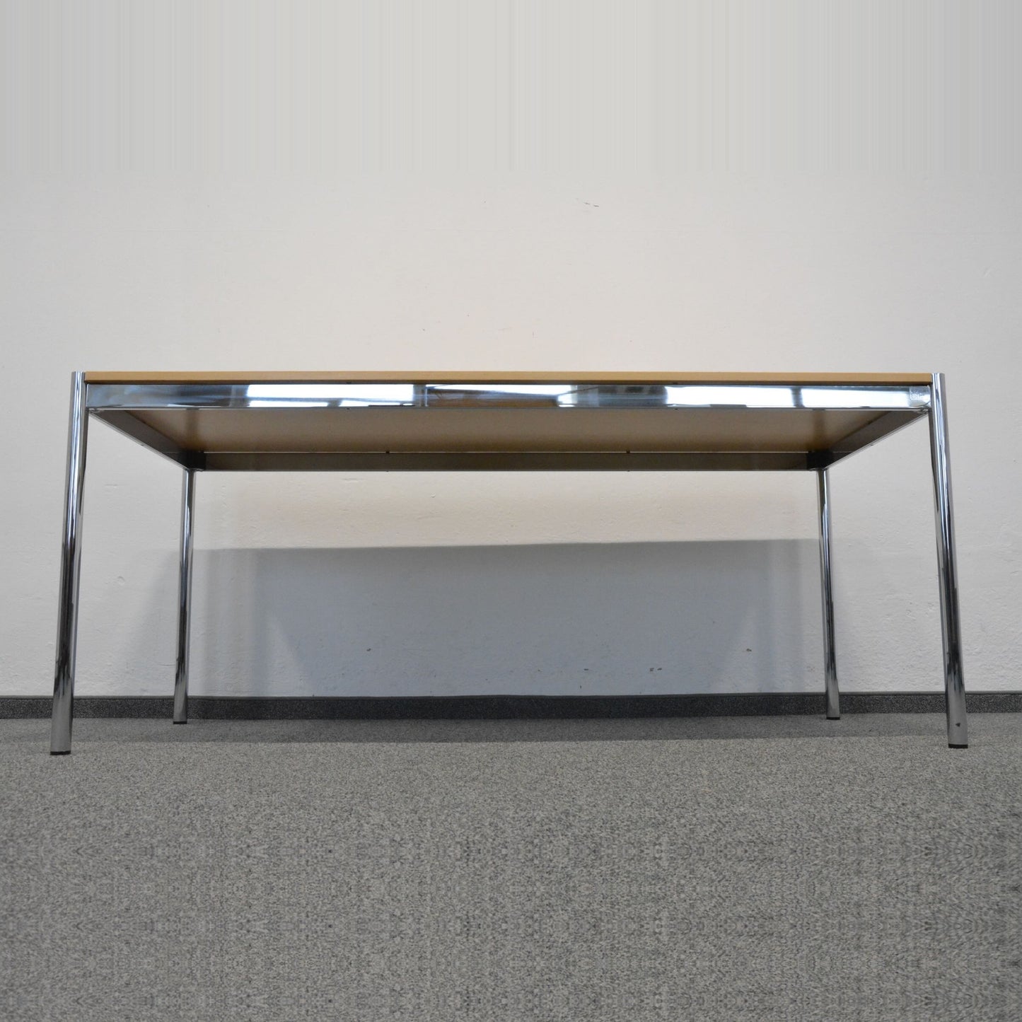 USM Haller Classic Schreibtisch Ansicht von unten