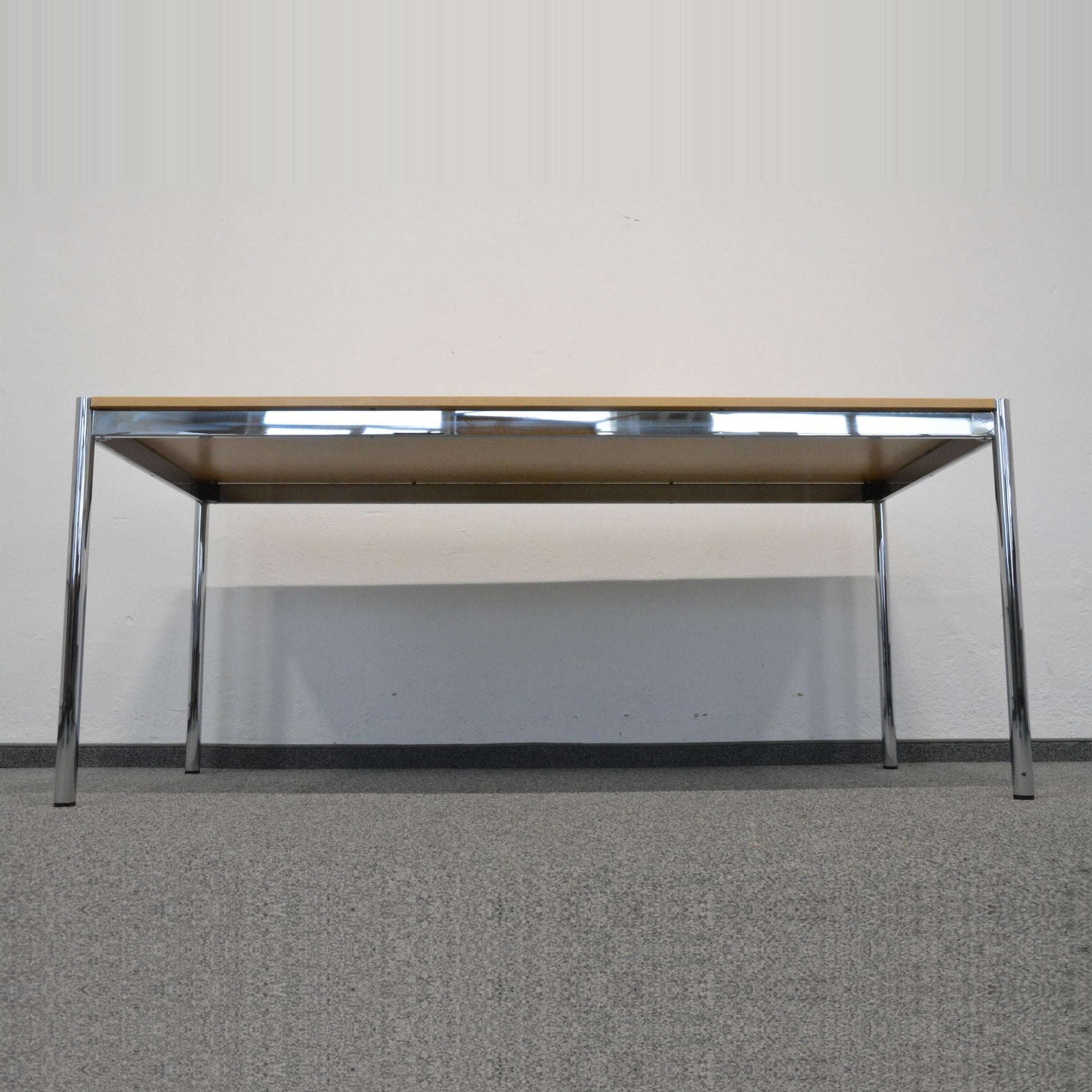 USM Haller Classic Schreibtisch Ansicht von unten