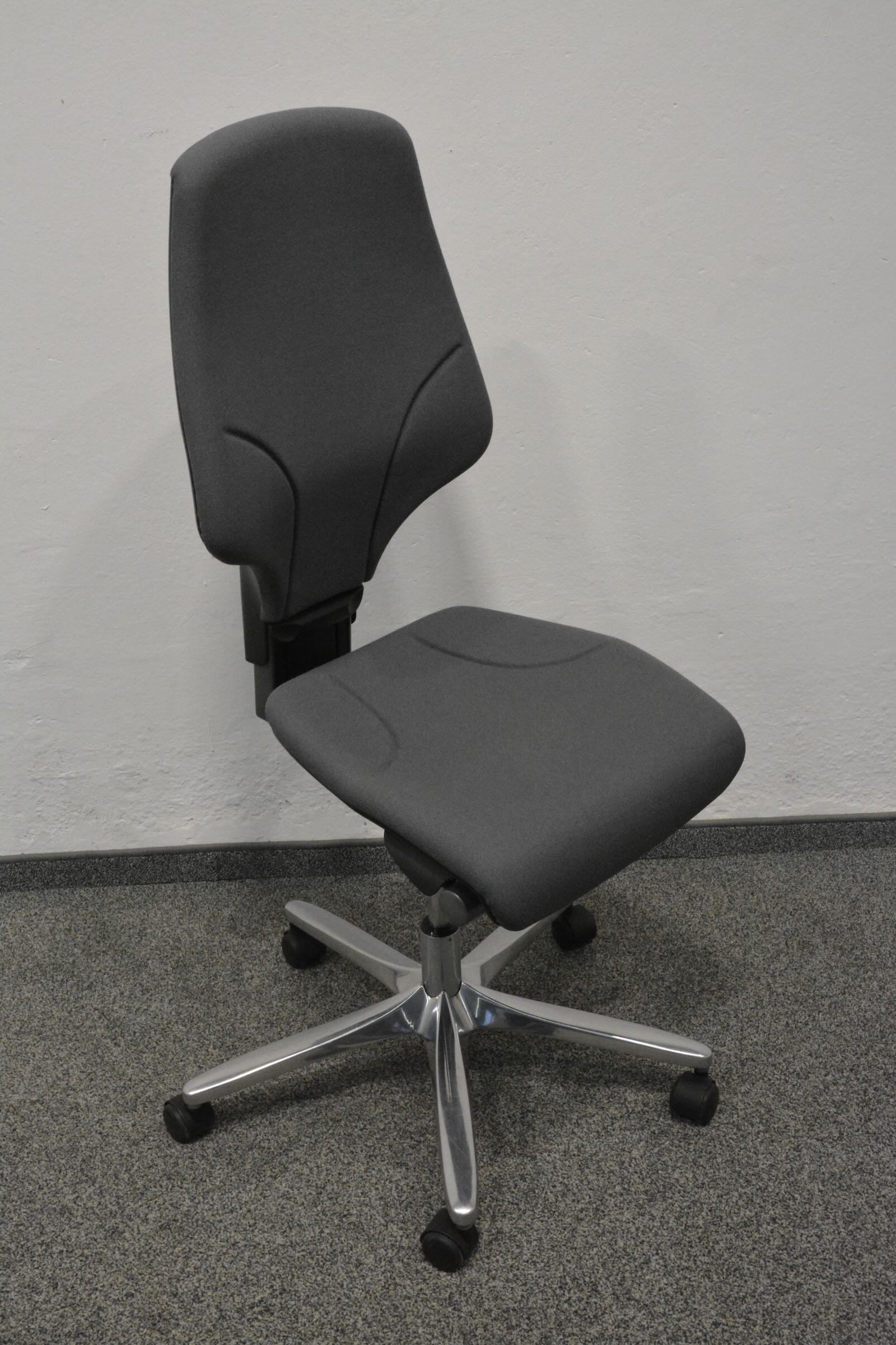 Giroflex G64 Bürodrehstuhl ohne Armlehnen