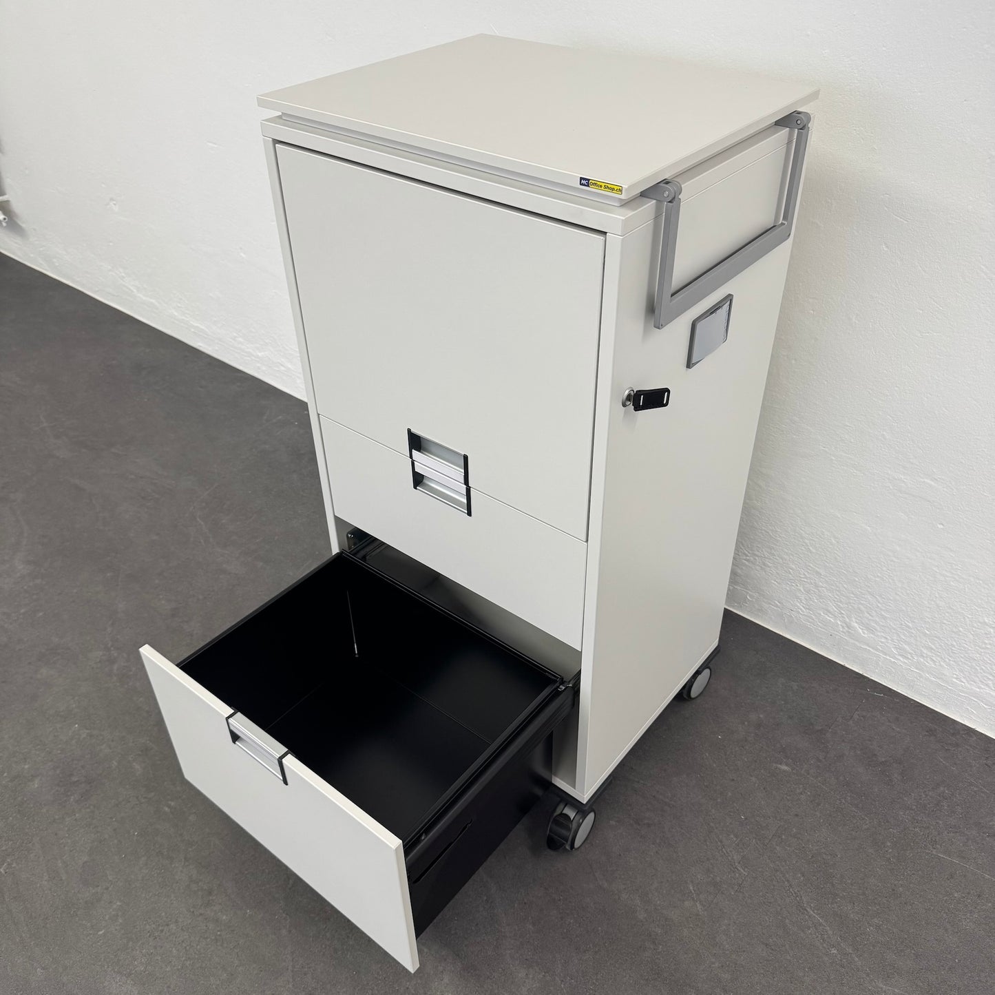 Steelcase Moby Roll-Caddy mit HR-Auszug offen