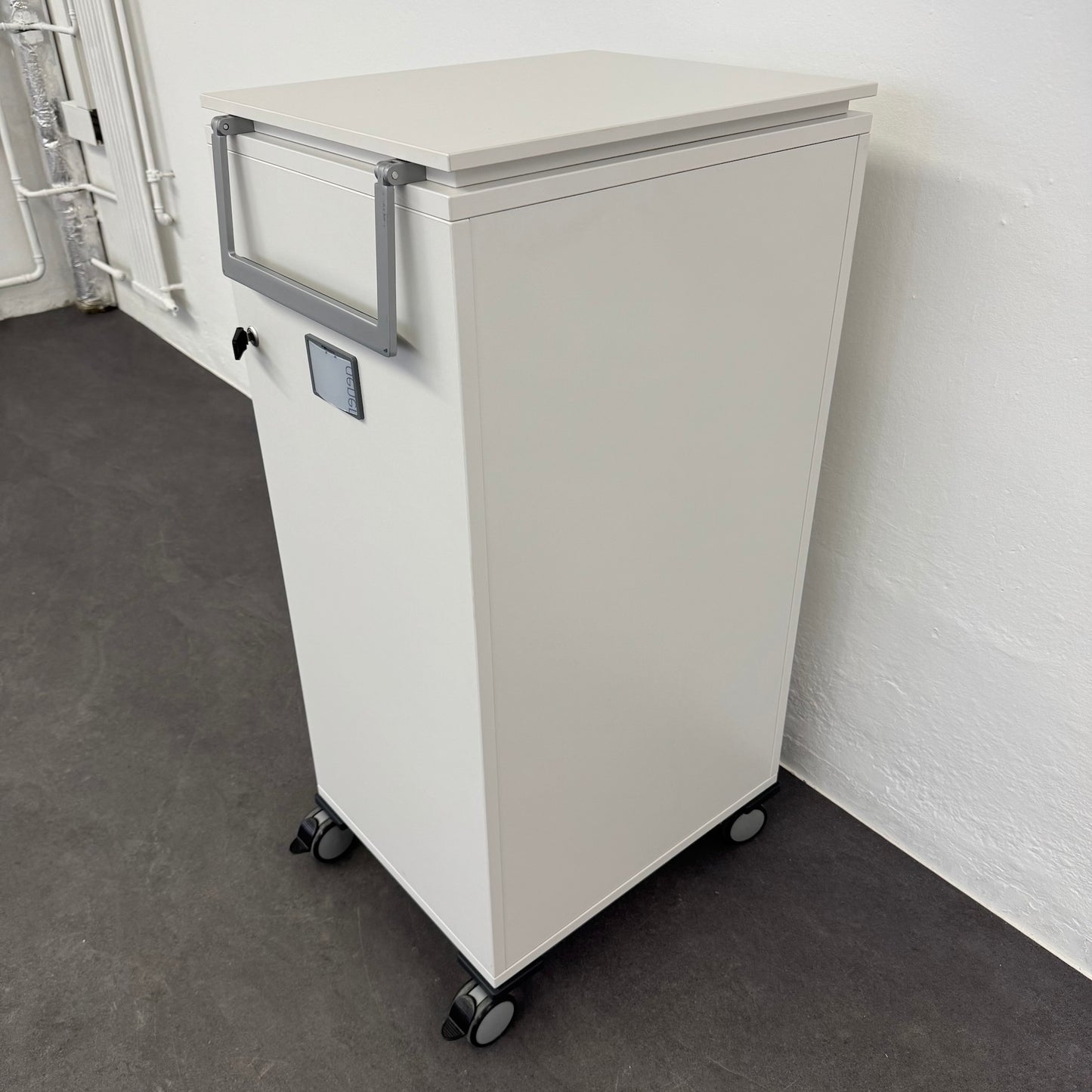 Steelcase Moby Roll-Caddy von hinten