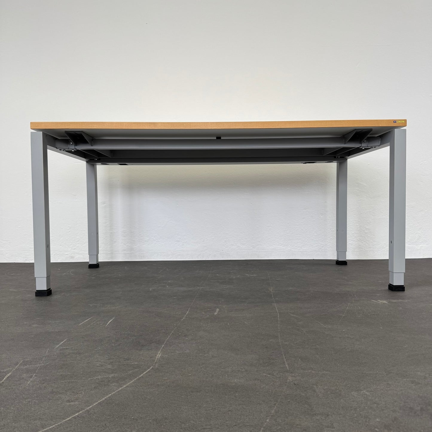 Denz D3 Schreibtisch Ansicht Kabelkanal