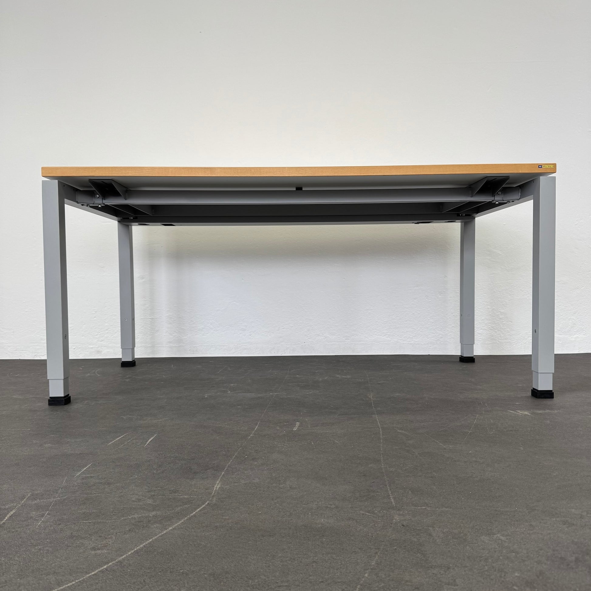 Denz D3 Schreibtisch Ansicht Kabelkanal