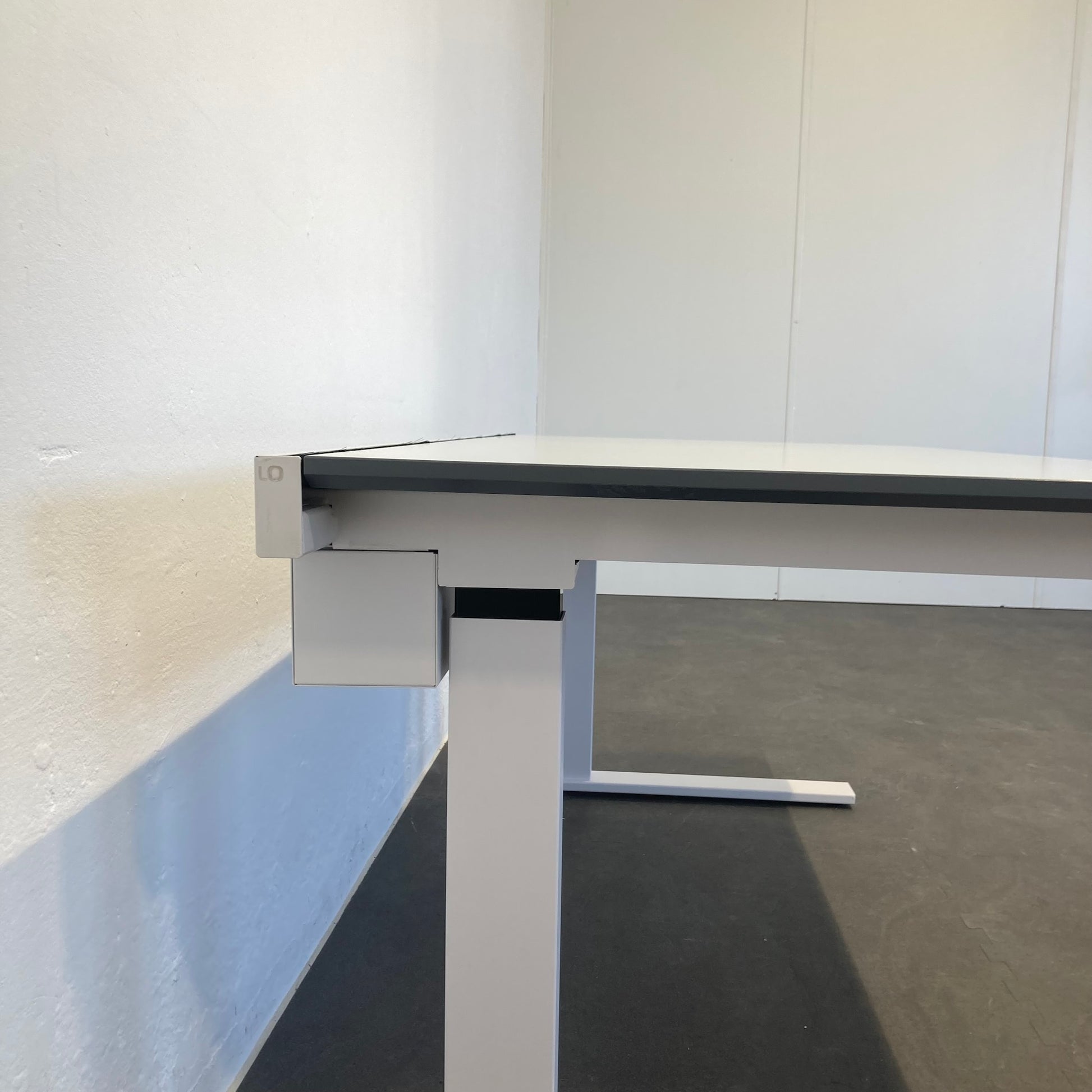 Lista Office LO Extend Schreibtisch Foto Kabelkanal von unten - 6036204