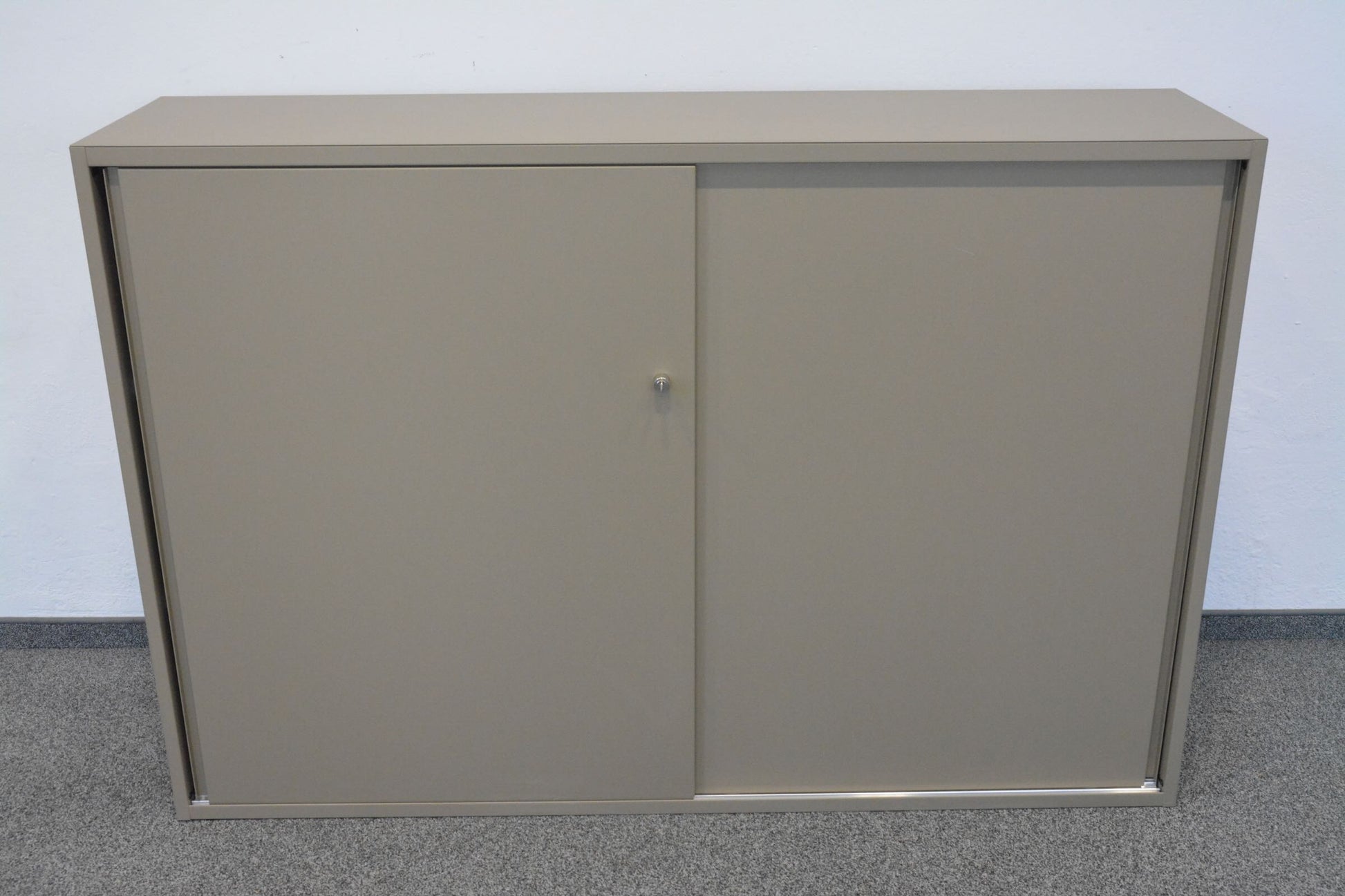 Lista Storage Schiebetür-Aktenschrank Metall Oliv