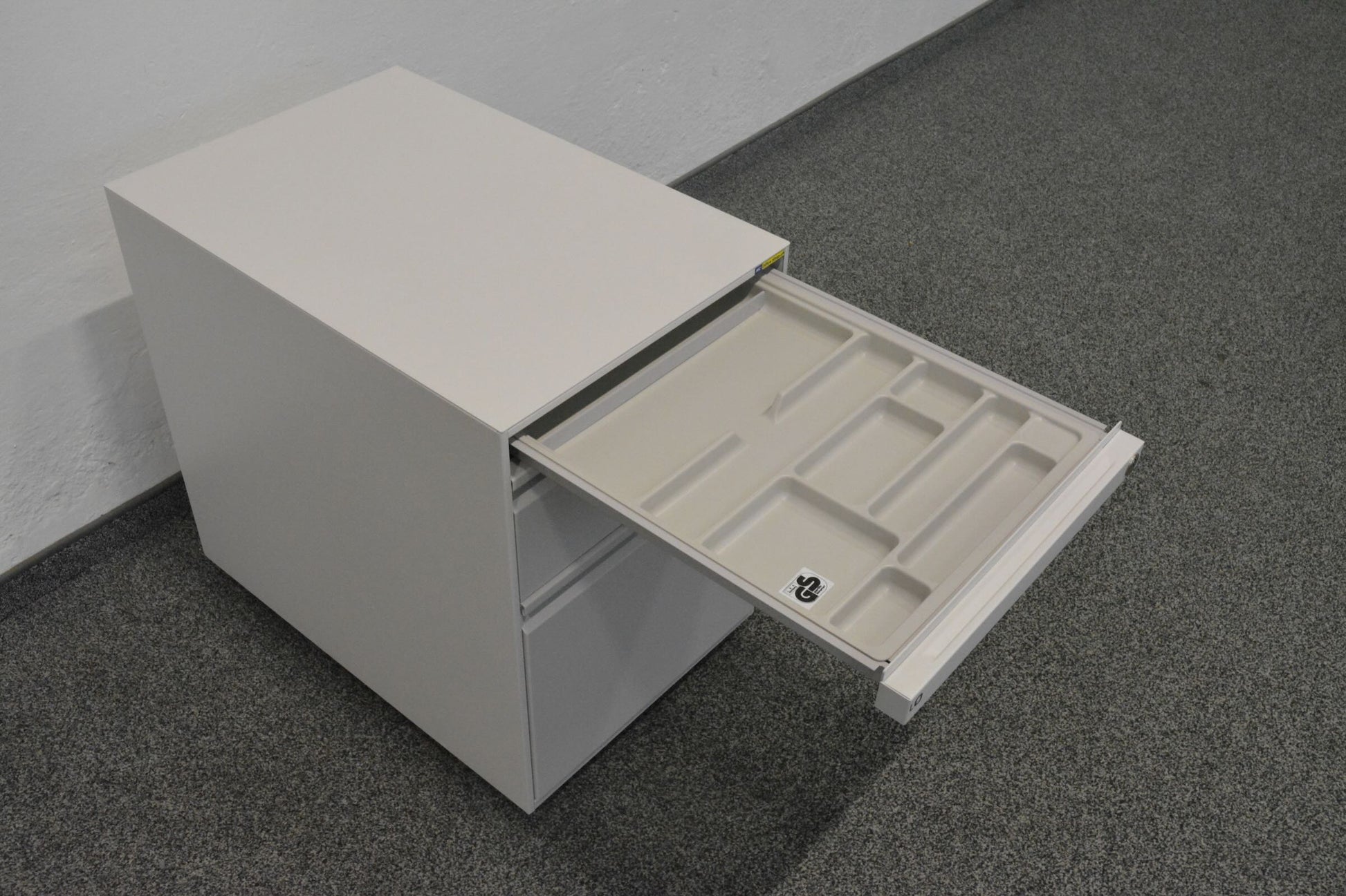 Lista Office Serie L Roll-Korpus mit Materialschale offen